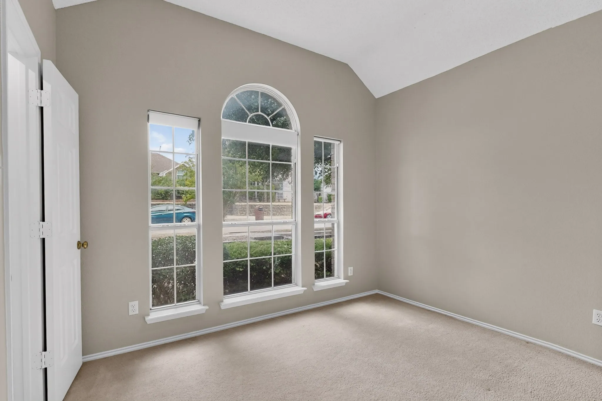Single Family Residence For Sale in Dallas County , 1239 Rivercrest Drive, Mesquite, Texas 75181, 4 Bedroom, 2 Bathroom, 2 Garage spaces, 2,255 Sqft, built in 1996, mls#21401540, Real Estate Agent in Mesquite, Homes For Sale in Dallas county, Homes For Sale in Mesquite, Realtor in Mesquite Texas, Real Estate Brokerage Independent Realty Texas, Luminita Cordes Realtor
