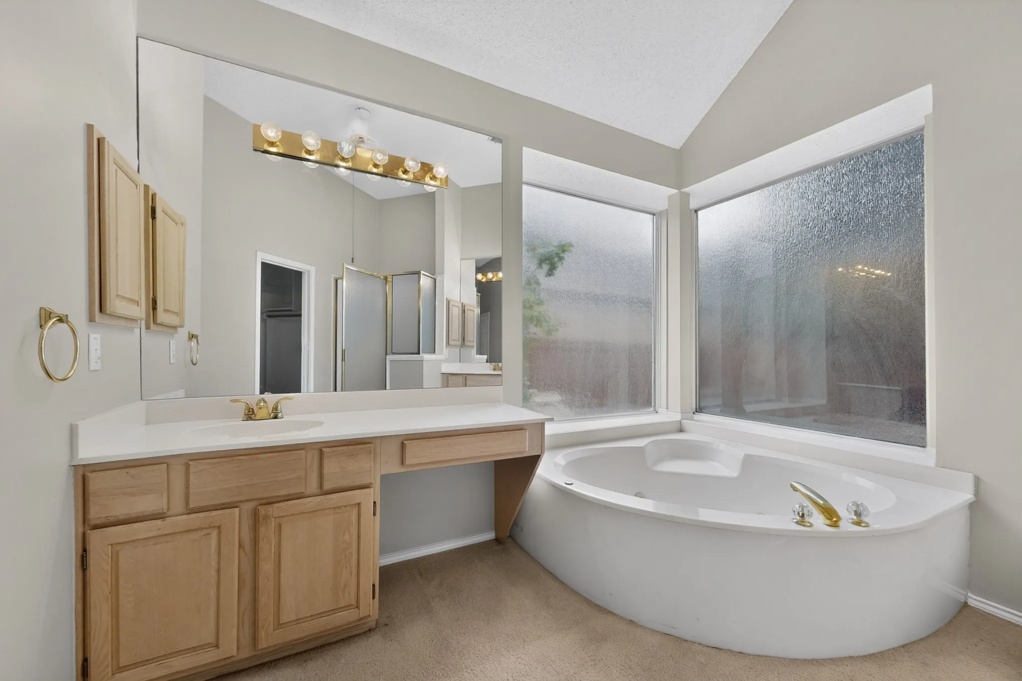 Single Family Residence For Sale in Dallas County , 1239 Rivercrest Drive, Mesquite, Texas 75181, 4 Bedroom, 2 Bathroom, 2 Garage spaces, 2,255 Sqft, built in 1996, mls#21401540, Real Estate Agent in Mesquite, Homes For Sale in Dallas county, Homes For Sale in Mesquite, Realtor in Mesquite Texas, Real Estate Brokerage Independent Realty Texas, Luminita Cordes Realtor