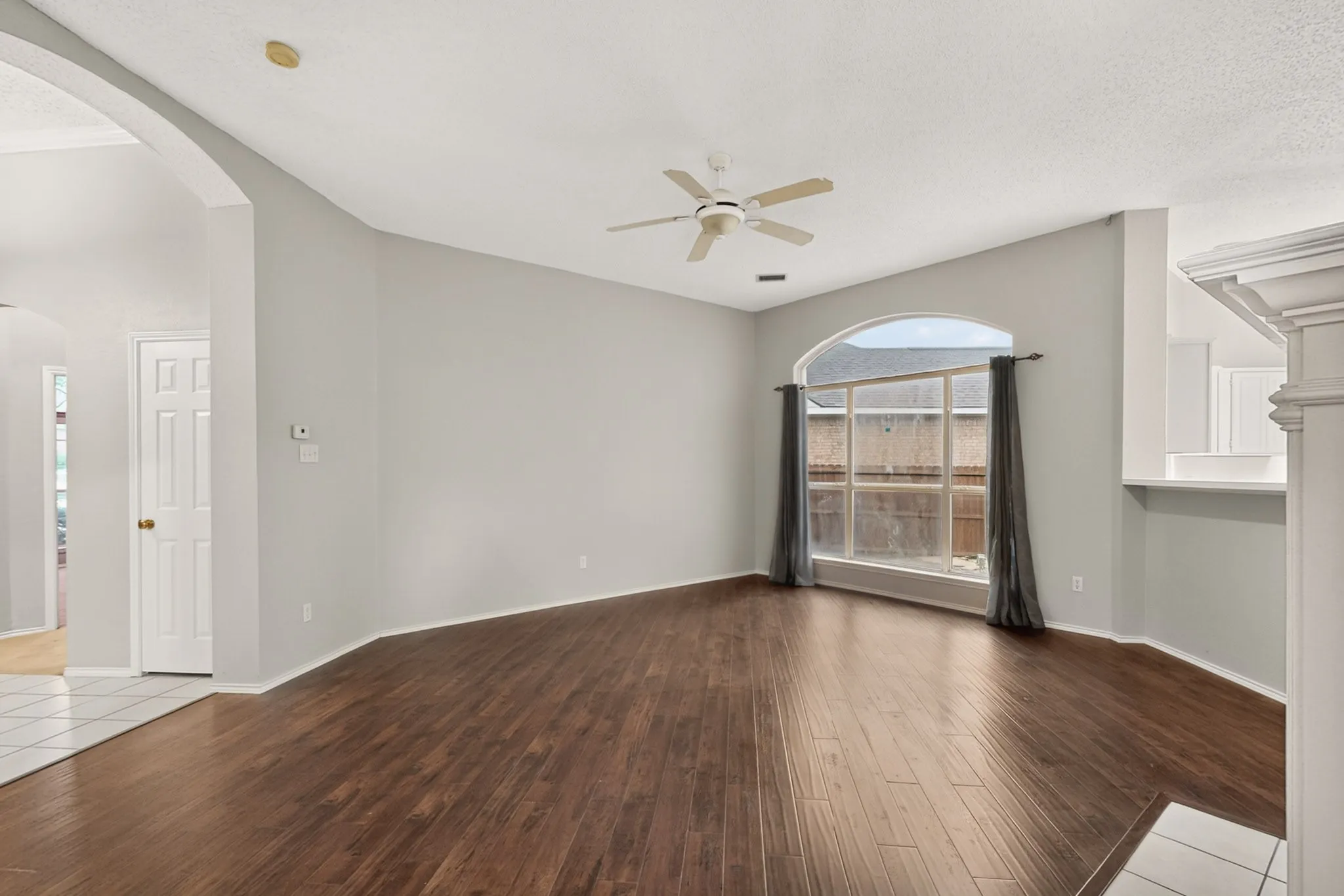 Single Family Residence For Sale in Dallas County , 1239 Rivercrest Drive, Mesquite, Texas 75181, 4 Bedroom, 2 Bathroom, 2 Garage spaces, 2,255 Sqft, built in 1996, mls#21401540, Real Estate Agent in Mesquite, Homes For Sale in Dallas county, Homes For Sale in Mesquite, Realtor in Mesquite Texas, Real Estate Brokerage Independent Realty Texas, Luminita Cordes Realtor