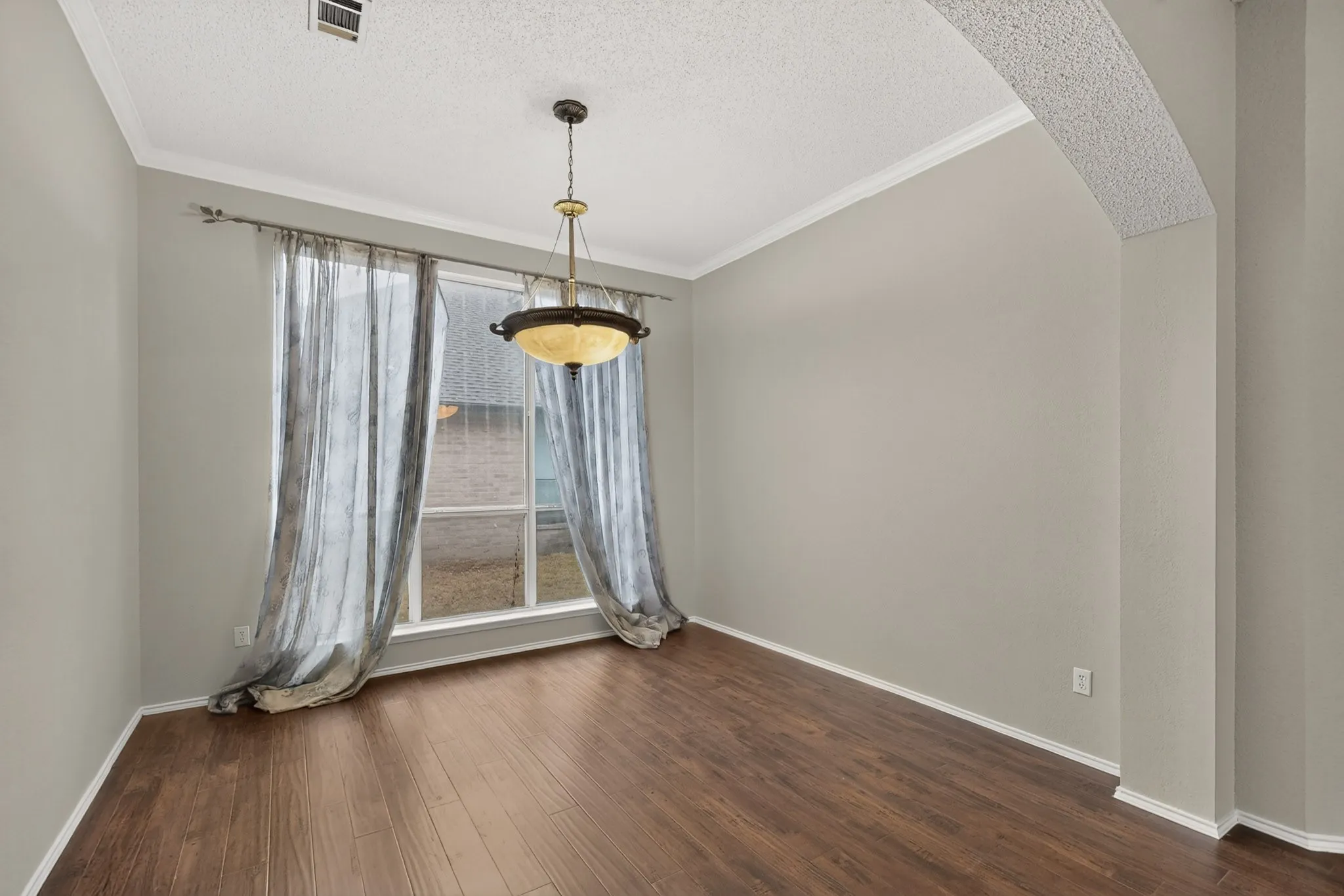 Single Family Residence For Sale in Dallas County , 1239 Rivercrest Drive, Mesquite, Texas 75181, 4 Bedroom, 2 Bathroom, 2 Garage spaces, 2,255 Sqft, built in 1996, mls#21401540, Real Estate Agent in Mesquite, Homes For Sale in Dallas county, Homes For Sale in Mesquite, Realtor in Mesquite Texas, Real Estate Brokerage Independent Realty Texas, Luminita Cordes Realtor