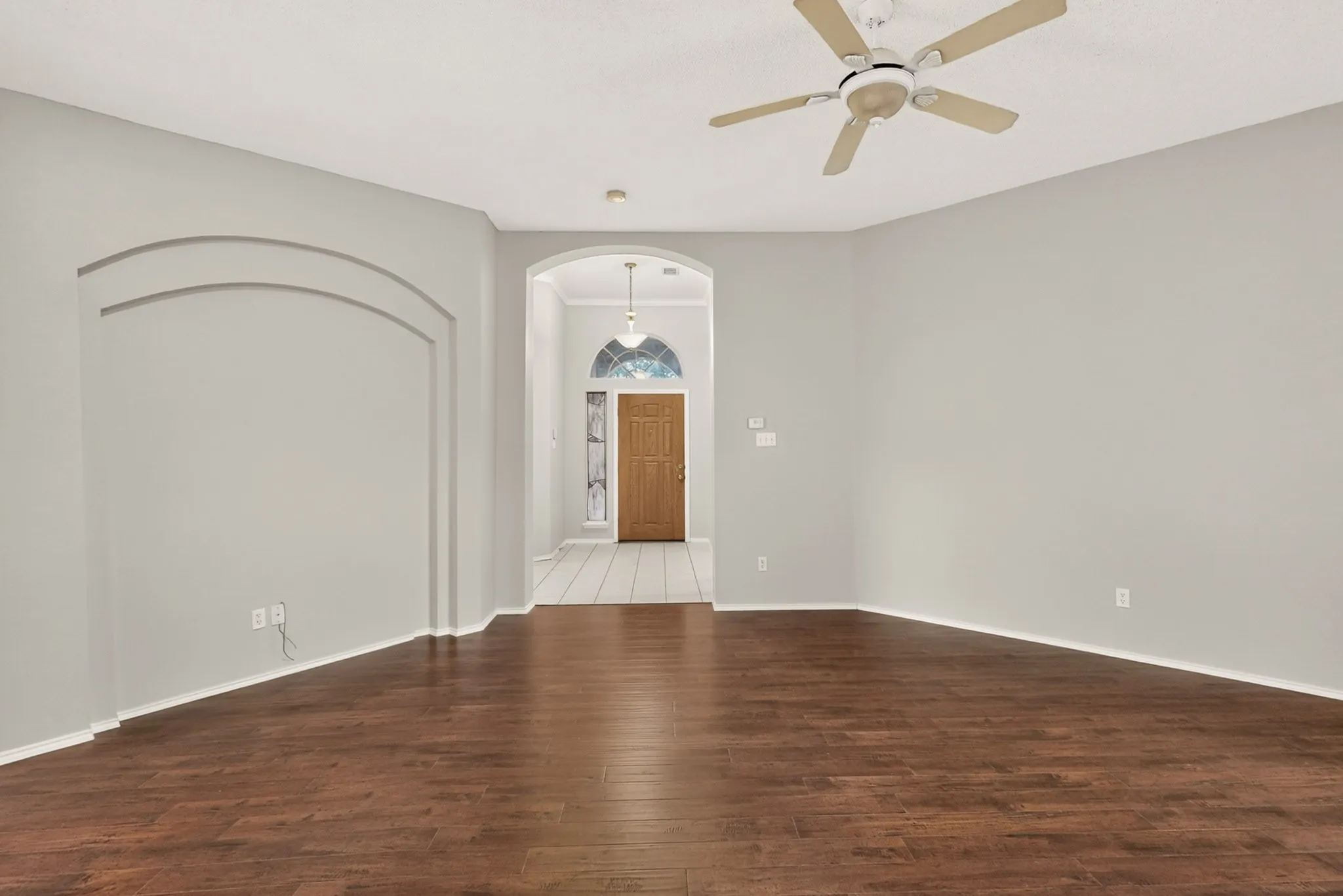 Single Family Residence For Sale in Dallas County , 1239 Rivercrest Drive, Mesquite, Texas 75181, 4 Bedroom, 2 Bathroom, 2 Garage spaces, 2,255 Sqft, built in 1996, mls#21401540, Real Estate Agent in Mesquite, Homes For Sale in Dallas county, Homes For Sale in Mesquite, Realtor in Mesquite Texas, Real Estate Brokerage Independent Realty Texas, Luminita Cordes Realtor