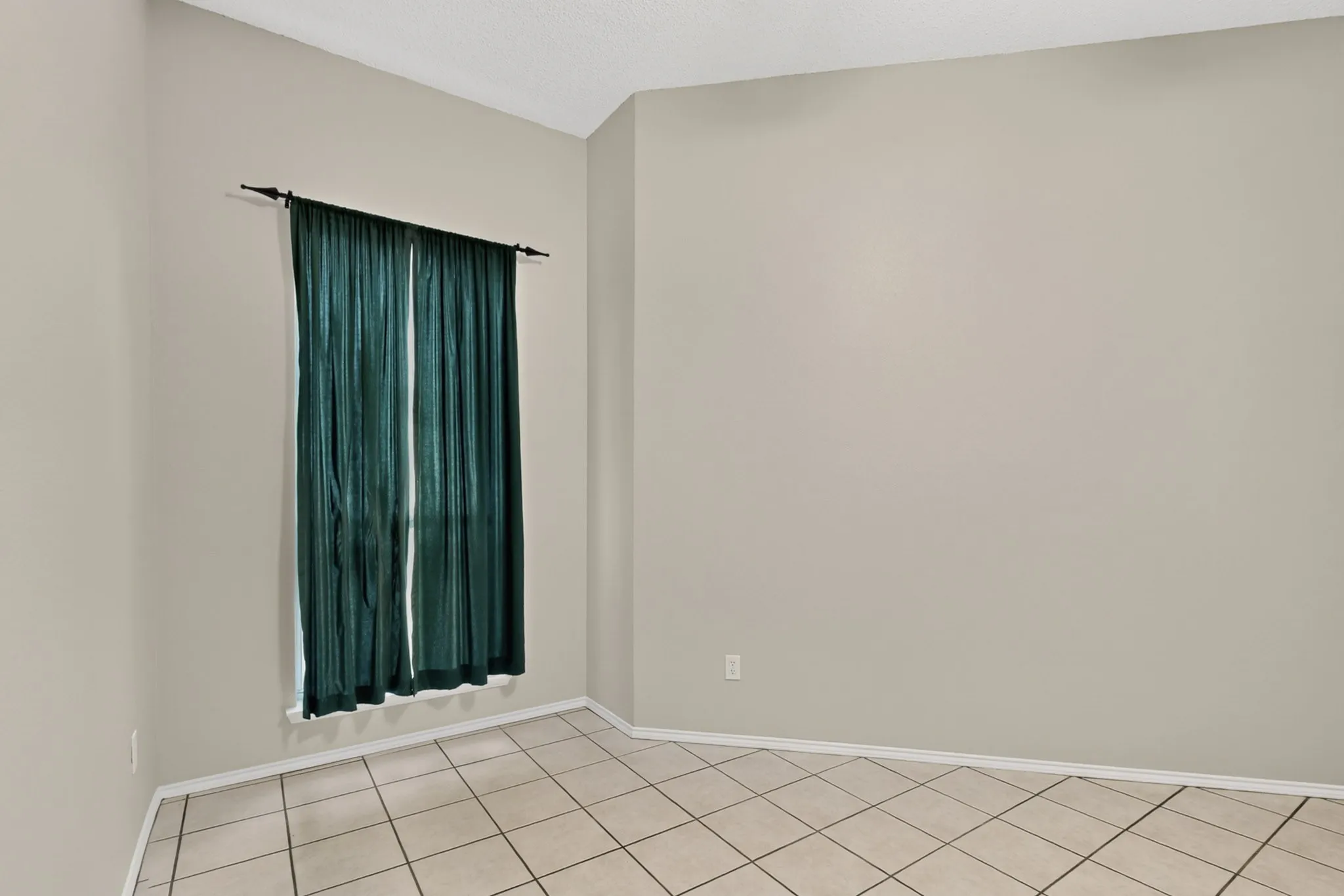 Single Family Residence For Sale in Dallas County , 1239 Rivercrest Drive, Mesquite, Texas 75181, 4 Bedroom, 2 Bathroom, 2 Garage spaces, 2,255 Sqft, built in 1996, mls#21401540, Real Estate Agent in Mesquite, Homes For Sale in Dallas county, Homes For Sale in Mesquite, Realtor in Mesquite Texas, Real Estate Brokerage Independent Realty Texas, Luminita Cordes Realtor