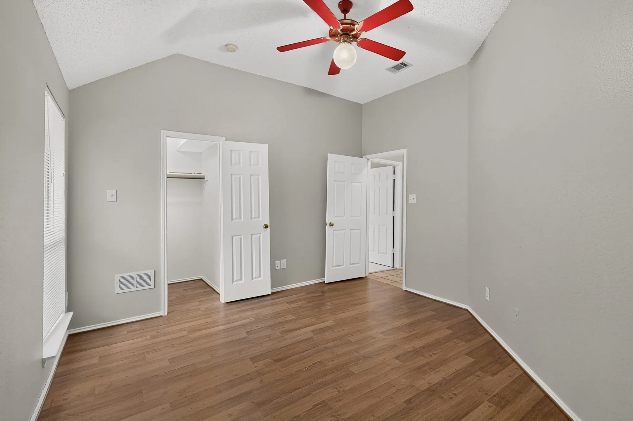 Single Family Residence For Sale in Dallas County , 1239 Rivercrest Drive, Mesquite, Texas 75181, 4 Bedroom, 2 Bathroom, 2 Garage spaces, 2,255 Sqft, built in 1996, mls#21401540, Real Estate Agent in Mesquite, Homes For Sale in Dallas county, Homes For Sale in Mesquite, Realtor in Mesquite Texas, Real Estate Brokerage Independent Realty Texas, Luminita Cordes Realtor