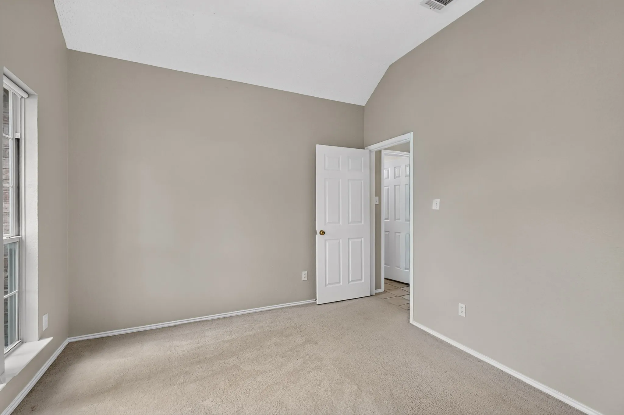 Single Family Residence For Sale in Dallas County , 1239 Rivercrest Drive, Mesquite, Texas 75181, 4 Bedroom, 2 Bathroom, 2 Garage spaces, 2,255 Sqft, built in 1996, mls#21401540, Real Estate Agent in Mesquite, Homes For Sale in Dallas county, Homes For Sale in Mesquite, Realtor in Mesquite Texas, Real Estate Brokerage Independent Realty Texas, Luminita Cordes Realtor