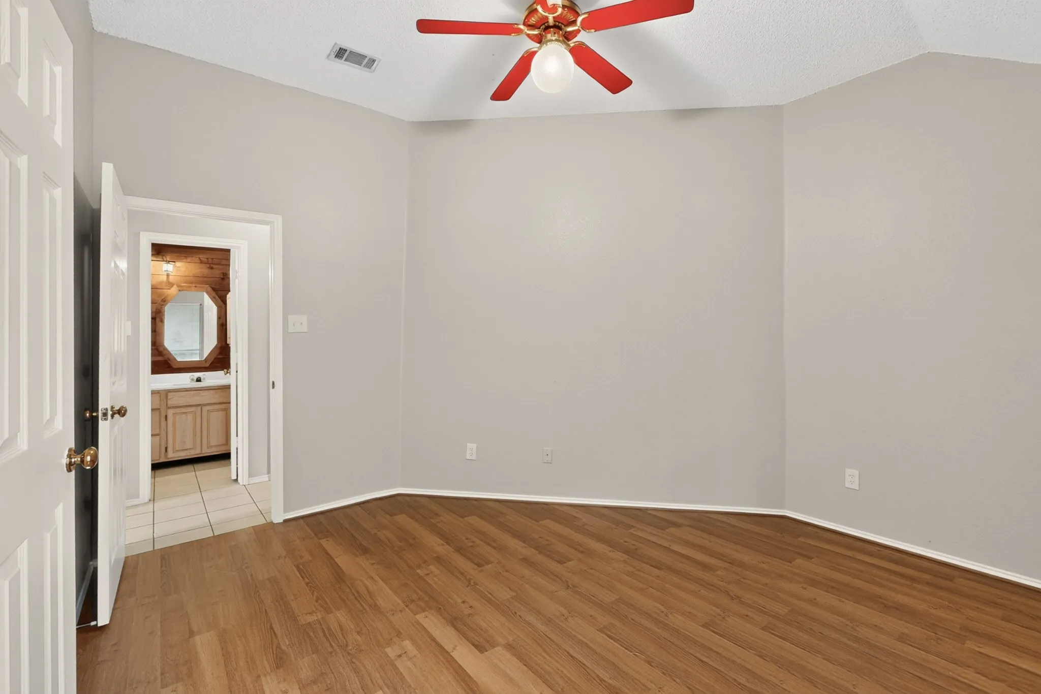 Single Family Residence For Sale in Dallas County , 1239 Rivercrest Drive, Mesquite, Texas 75181, 4 Bedroom, 2 Bathroom, 2 Garage spaces, 2,255 Sqft, built in 1996, mls#21401540, Real Estate Agent in Mesquite, Homes For Sale in Dallas county, Homes For Sale in Mesquite, Realtor in Mesquite Texas, Real Estate Brokerage Independent Realty Texas, Luminita Cordes Realtor