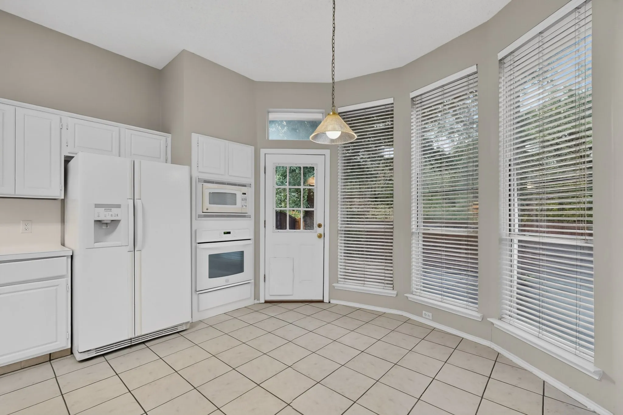 Single Family Residence For Sale in Dallas County , 1239 Rivercrest Drive, Mesquite, Texas 75181, 4 Bedroom, 2 Bathroom, 2 Garage spaces, 2,255 Sqft, built in 1996, mls#21401540, Real Estate Agent in Mesquite, Homes For Sale in Dallas county, Homes For Sale in Mesquite, Realtor in Mesquite Texas, Real Estate Brokerage Independent Realty Texas, Luminita Cordes Realtor
