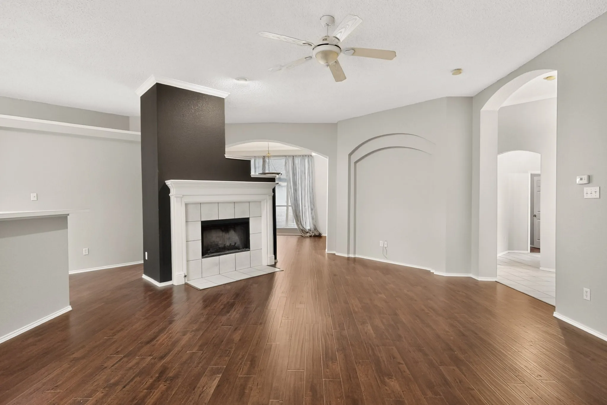 Single Family Residence For Sale in Dallas County , 1239 Rivercrest Drive, Mesquite, Texas 75181, 4 Bedroom, 2 Bathroom, 2 Garage spaces, 2,255 Sqft, built in 1996, mls#21401540, Real Estate Agent in Mesquite, Homes For Sale in Dallas county, Homes For Sale in Mesquite, Realtor in Mesquite Texas, Real Estate Brokerage Independent Realty Texas, Luminita Cordes Realtor
