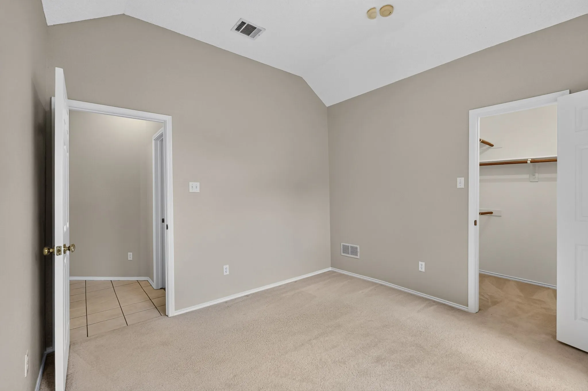 Single Family Residence For Sale in Dallas County , 1239 Rivercrest Drive, Mesquite, Texas 75181, 4 Bedroom, 2 Bathroom, 2 Garage spaces, 2,255 Sqft, built in 1996, mls#21401540, Real Estate Agent in Mesquite, Homes For Sale in Dallas county, Homes For Sale in Mesquite, Realtor in Mesquite Texas, Real Estate Brokerage Independent Realty Texas, Luminita Cordes Realtor
