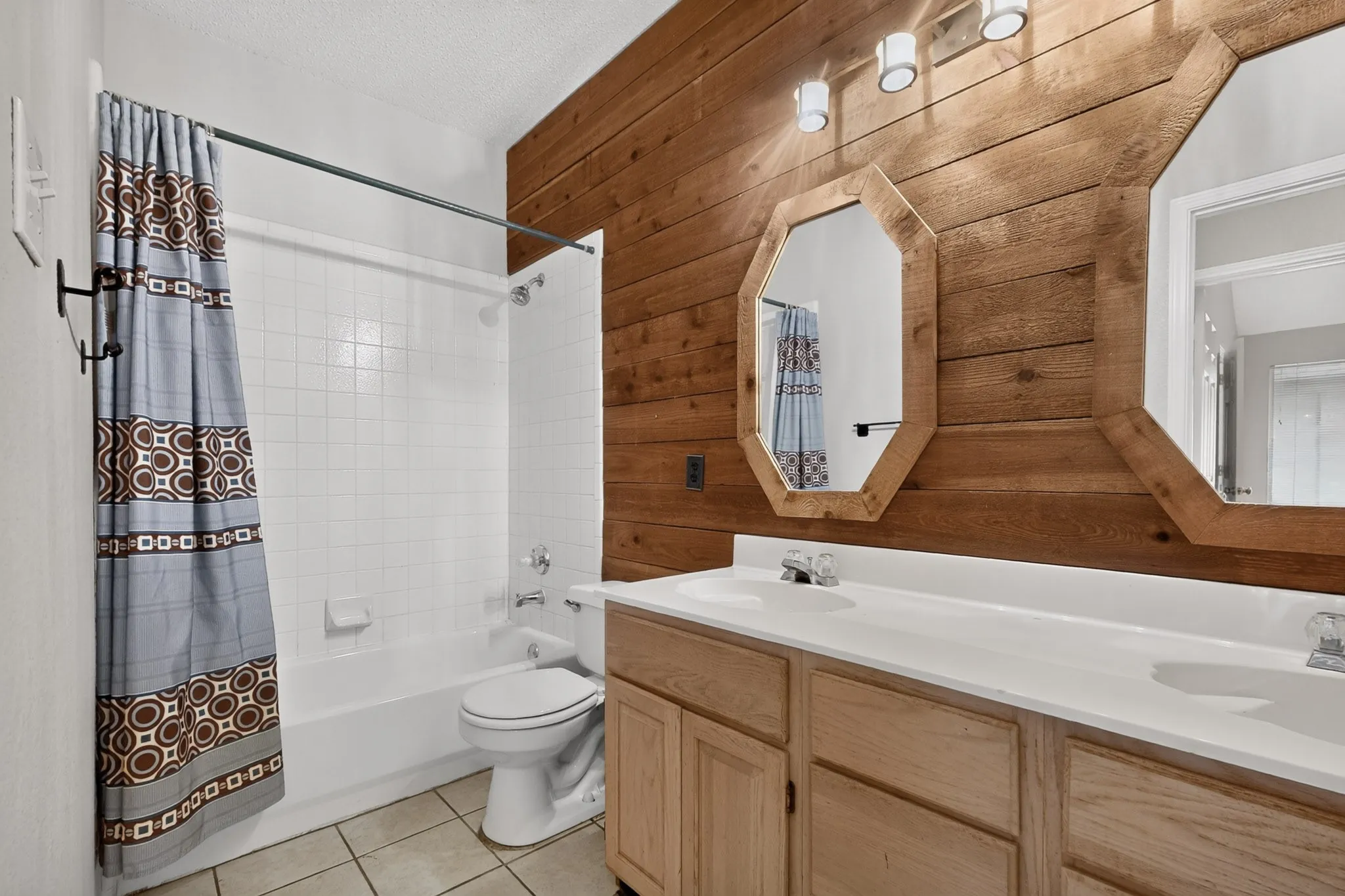 Single Family Residence For Sale in Dallas County , 1239 Rivercrest Drive, Mesquite, Texas 75181, 4 Bedroom, 2 Bathroom, 2 Garage spaces, 2,255 Sqft, built in 1996, mls#21401540, Real Estate Agent in Mesquite, Homes For Sale in Dallas county, Homes For Sale in Mesquite, Realtor in Mesquite Texas, Real Estate Brokerage Independent Realty Texas, Luminita Cordes Realtor