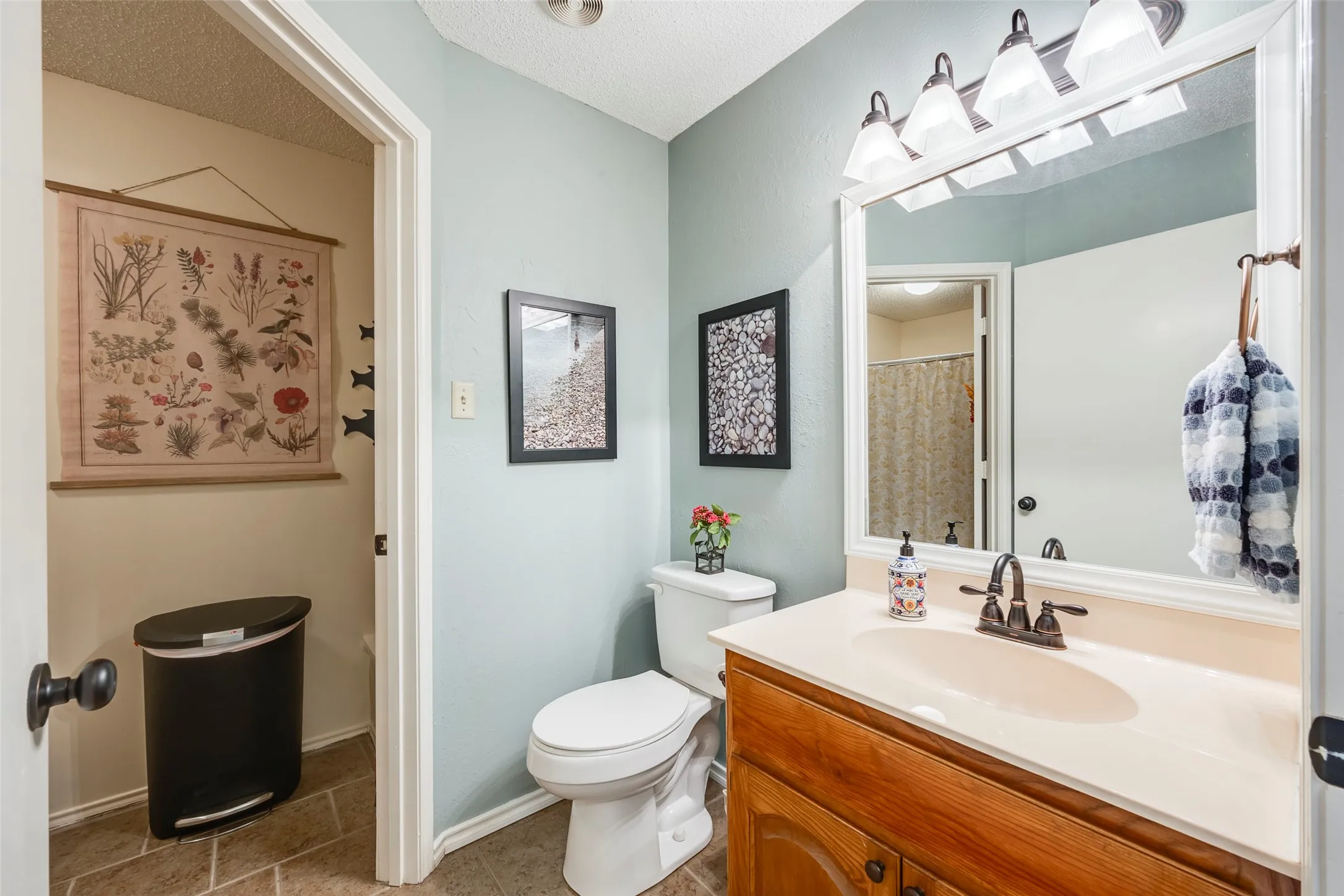 Townhouse For Sale in Hood County , 5515 Club Cove Court, De Cordova, Texas 76049, 2 Bedroom, 3 Bathroom, 1 Garage spaces, 1,260 Sqft, built in 1986, mls#21401550, Real Estate Agent in De Cordova, Homes For Sale in Hood county, Homes For Sale in De Cordova, Realtor in De Cordova Texas, Real Estate Brokerage Independent Realty Texas, Luminita Cordes Realtor