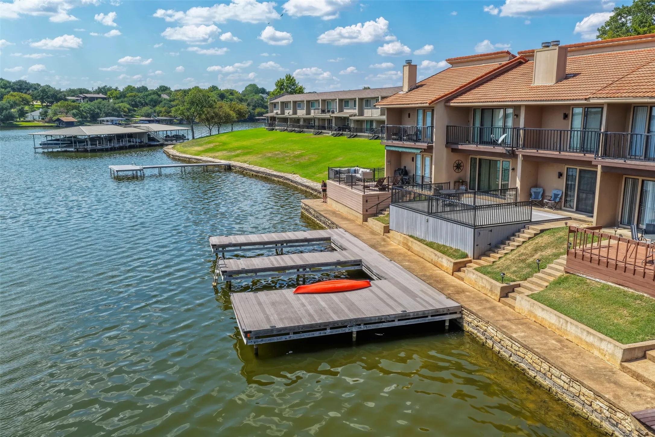 Townhouse For Sale in Hood County , 5515 Club Cove Court, De Cordova, Texas 76049, 2 Bedroom, 3 Bathroom, 1 Garage spaces, 1,260 Sqft, built in 1986, mls#21401550, Real Estate Agent in De Cordova, Homes For Sale in Hood county, Homes For Sale in De Cordova, Realtor in De Cordova Texas, Real Estate Brokerage Independent Realty Texas, Luminita Cordes Realtor