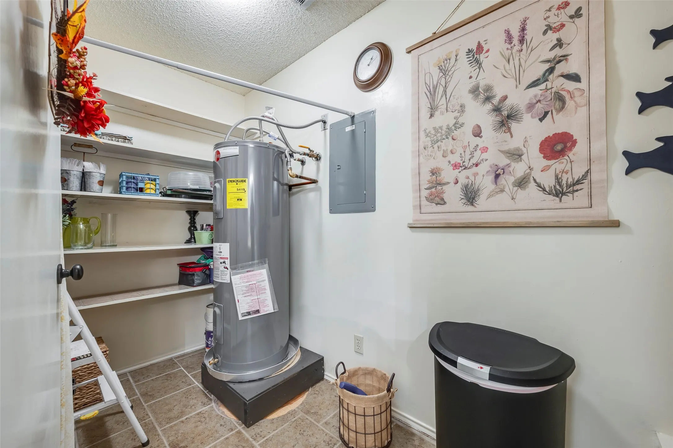 Townhouse For Sale in Hood County , 5515 Club Cove Court, De Cordova, Texas 76049, 2 Bedroom, 3 Bathroom, 1 Garage spaces, 1,260 Sqft, built in 1986, mls#21401550, Real Estate Agent in De Cordova, Homes For Sale in Hood county, Homes For Sale in De Cordova, Realtor in De Cordova Texas, Real Estate Brokerage Independent Realty Texas, Luminita Cordes Realtor