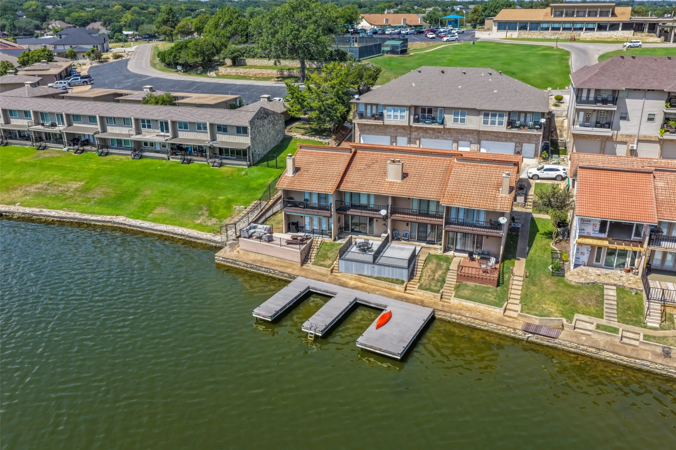 Townhouse For Sale in Hood County , 5515 Club Cove Court, De Cordova, Texas 76049, 2 Bedroom, 3 Bathroom, 1 Garage spaces, 1,260 Sqft, built in 1986, mls#21401550, Real Estate Agent in De Cordova, Homes For Sale in Hood county, Homes For Sale in De Cordova, Realtor in De Cordova Texas, Real Estate Brokerage Independent Realty Texas, Luminita Cordes Realtor