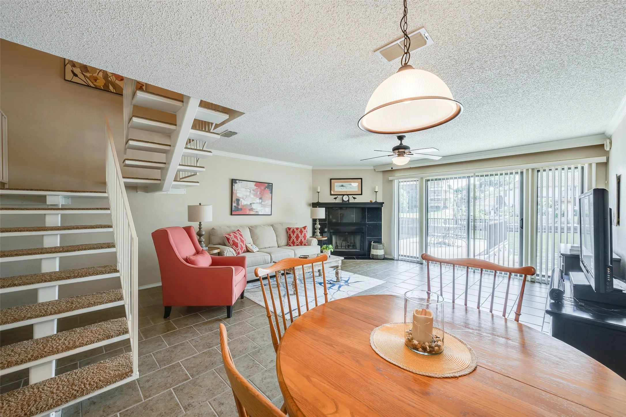 Townhouse For Sale in Hood County , 5515 Club Cove Court, De Cordova, Texas 76049, 2 Bedroom, 3 Bathroom, 1 Garage spaces, 1,260 Sqft, built in 1986, mls#21401550, Real Estate Agent in De Cordova, Homes For Sale in Hood county, Homes For Sale in De Cordova, Realtor in De Cordova Texas, Real Estate Brokerage Independent Realty Texas, Luminita Cordes Realtor
