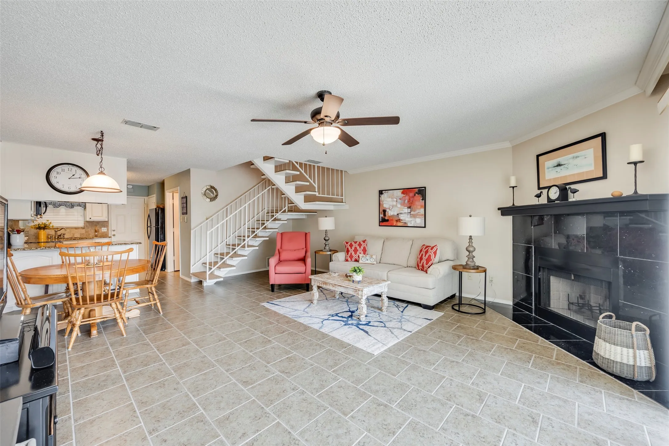 Townhouse For Sale in Hood County , 5515 Club Cove Court, De Cordova, Texas 76049, 2 Bedroom, 3 Bathroom, 1 Garage spaces, 1,260 Sqft, built in 1986, mls#21401550, Real Estate Agent in De Cordova, Homes For Sale in Hood county, Homes For Sale in De Cordova, Realtor in De Cordova Texas, Real Estate Brokerage Independent Realty Texas, Luminita Cordes Realtor