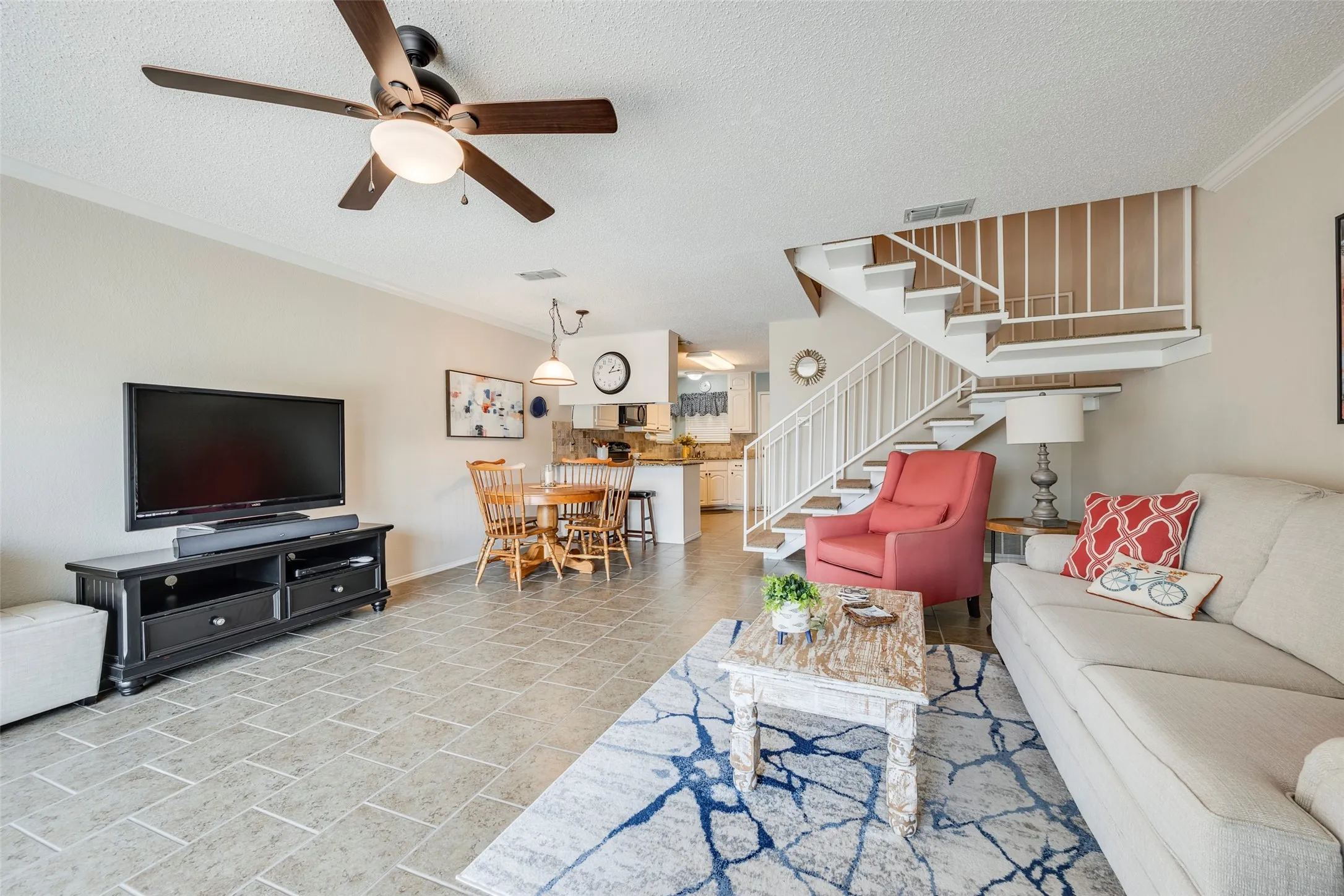 Townhouse For Sale in Hood County , 5515 Club Cove Court, De Cordova, Texas 76049, 2 Bedroom, 3 Bathroom, 1 Garage spaces, 1,260 Sqft, built in 1986, mls#21401550, Real Estate Agent in De Cordova, Homes For Sale in Hood county, Homes For Sale in De Cordova, Realtor in De Cordova Texas, Real Estate Brokerage Independent Realty Texas, Luminita Cordes Realtor