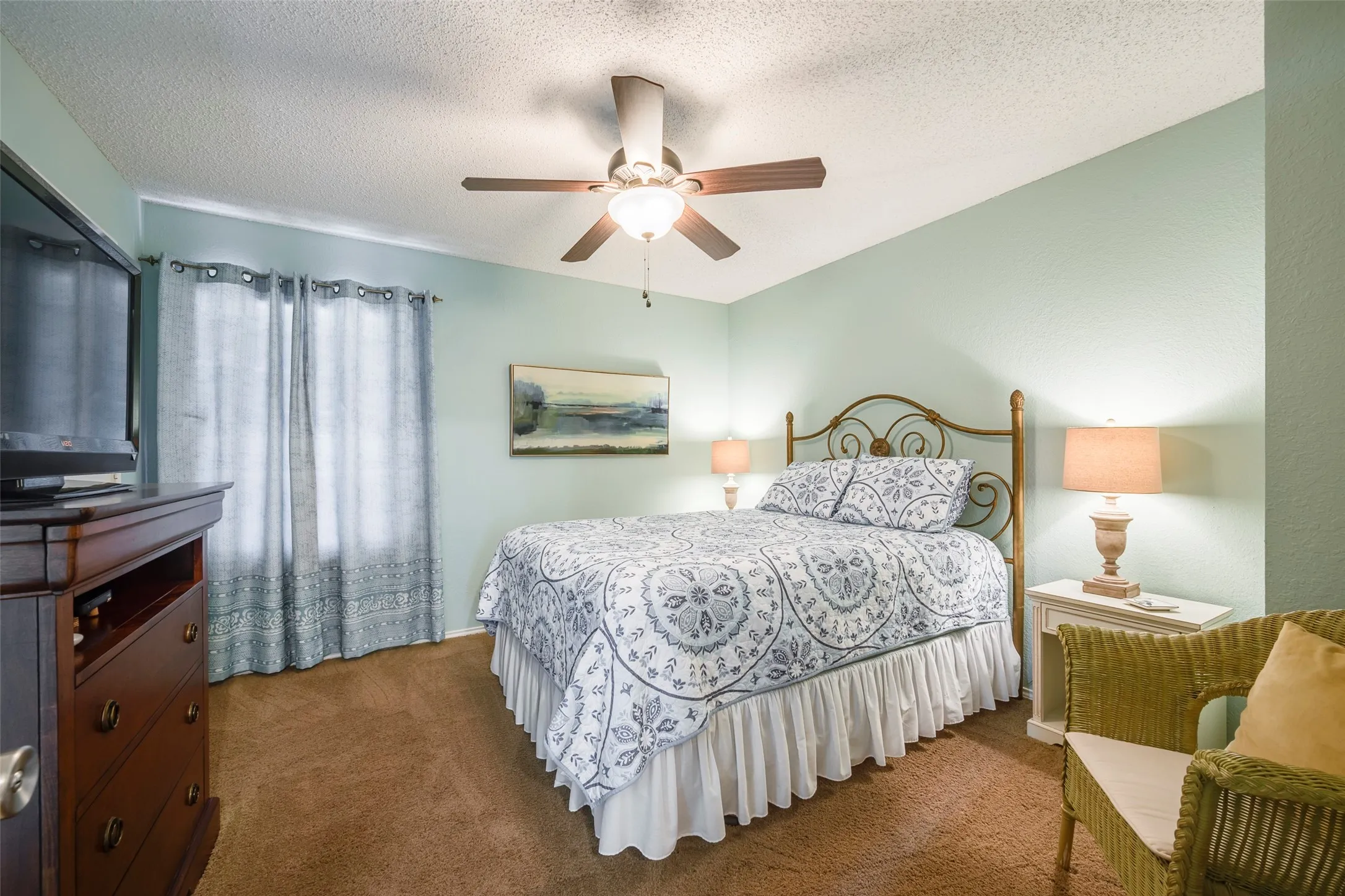 Townhouse For Sale in Hood County , 5515 Club Cove Court, De Cordova, Texas 76049, 2 Bedroom, 3 Bathroom, 1 Garage spaces, 1,260 Sqft, built in 1986, mls#21401550, Real Estate Agent in De Cordova, Homes For Sale in Hood county, Homes For Sale in De Cordova, Realtor in De Cordova Texas, Real Estate Brokerage Independent Realty Texas, Luminita Cordes Realtor