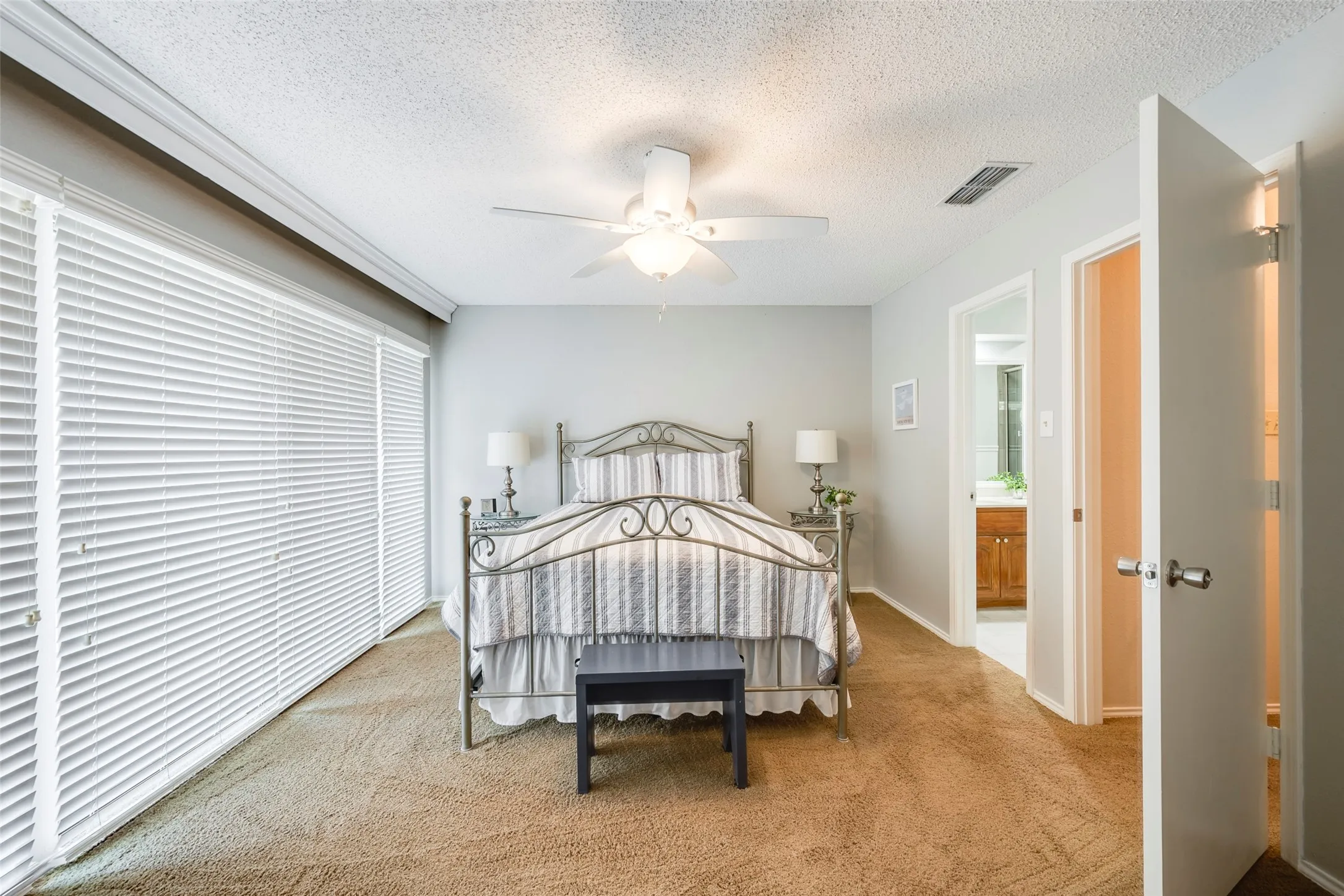 Townhouse For Sale in Hood County , 5515 Club Cove Court, De Cordova, Texas 76049, 2 Bedroom, 3 Bathroom, 1 Garage spaces, 1,260 Sqft, built in 1986, mls#21401550, Real Estate Agent in De Cordova, Homes For Sale in Hood county, Homes For Sale in De Cordova, Realtor in De Cordova Texas, Real Estate Brokerage Independent Realty Texas, Luminita Cordes Realtor