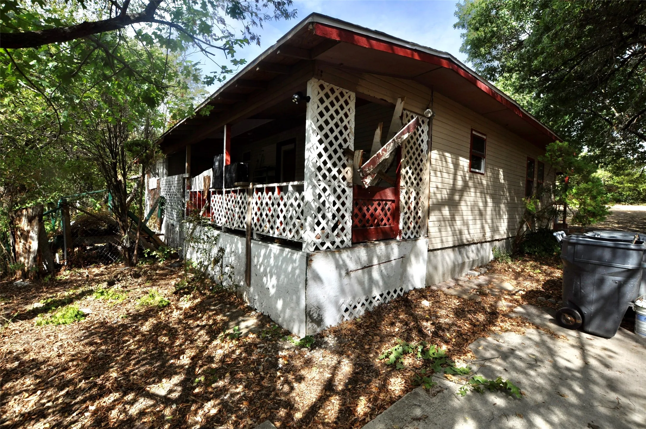 Single Family Residence For Sale in Dallas County , 4324 S Cedar Circle Drive, Dallas, Texas 75237, 3 Bedroom, 1 Bathroom, Garage spaces, 1,272 Sqft, built in 1947, mls#21401100, Real Estate Agent in Dallas, Homes For Sale in Dallas county, Homes For Sale in Dallas, Realtor in Dallas Texas, Real Estate Brokerage Independent Realty Texas, Luminita Cordes Realtor