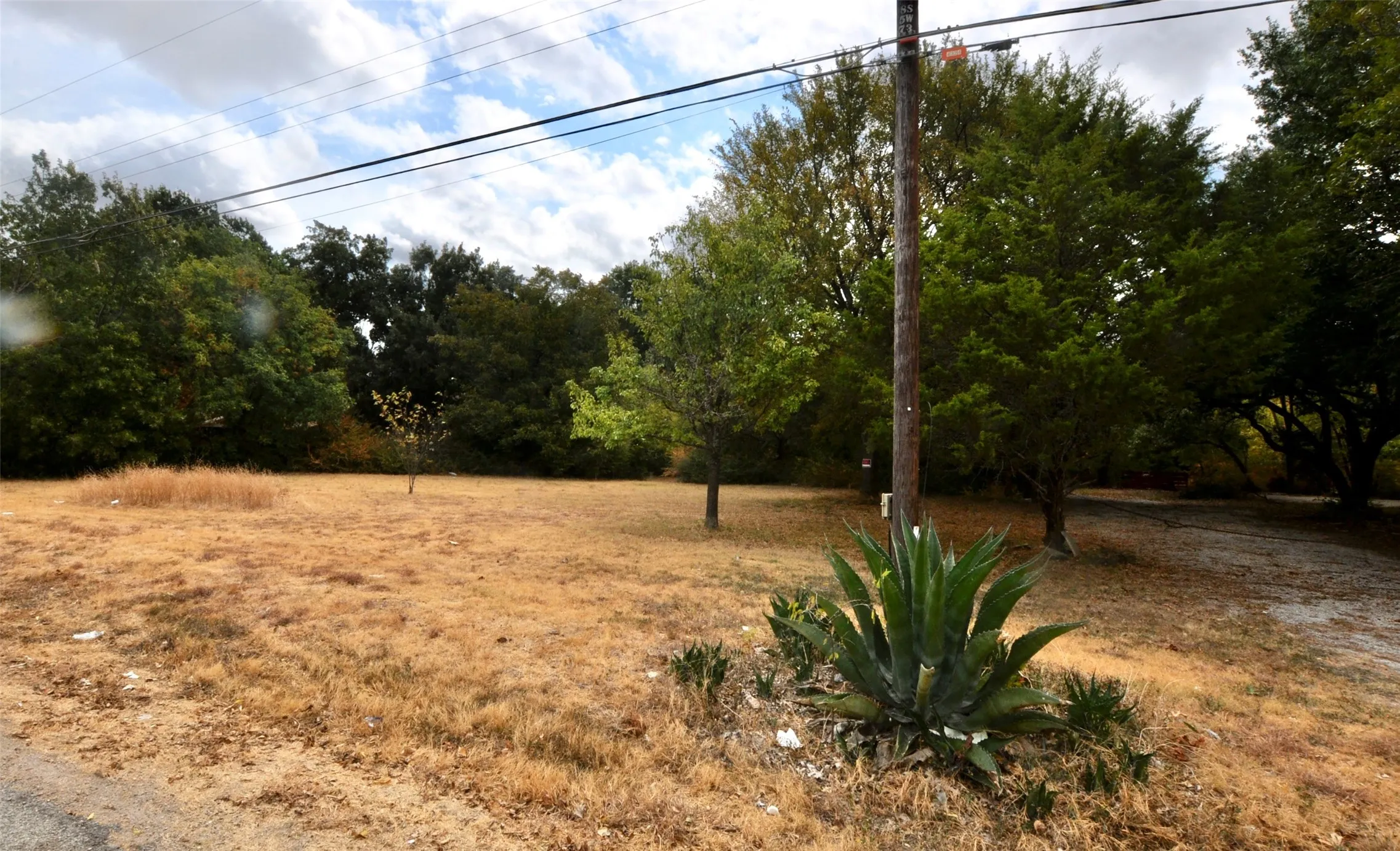 Single Family Residence For Sale in Dallas County , 4324 S Cedar Circle Drive, Dallas, Texas 75237, 3 Bedroom, 1 Bathroom, Garage spaces, 1,272 Sqft, built in 1947, mls#21401100, Real Estate Agent in Dallas, Homes For Sale in Dallas county, Homes For Sale in Dallas, Realtor in Dallas Texas, Real Estate Brokerage Independent Realty Texas, Luminita Cordes Realtor