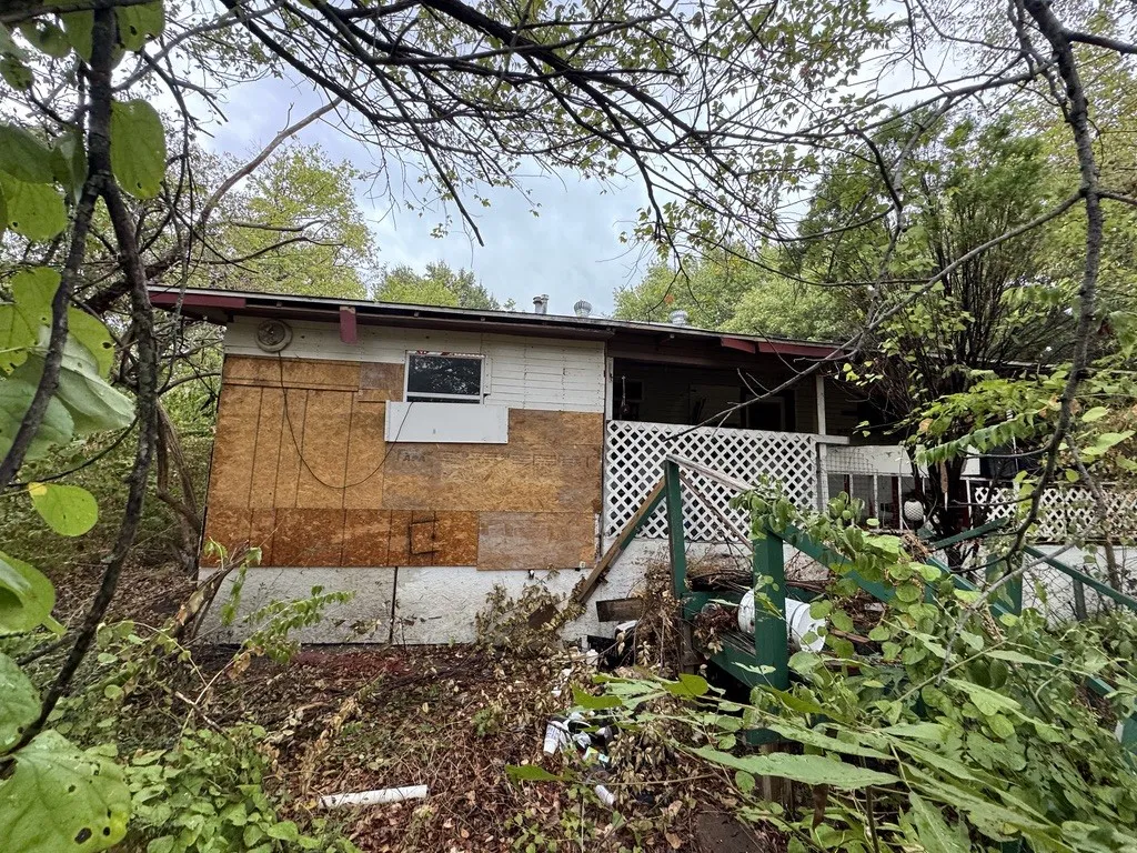 Single Family Residence For Sale in Dallas County , 4324 S Cedar Circle Drive, Dallas, Texas 75237, 3 Bedroom, 1 Bathroom, Garage spaces, 1,272 Sqft, built in 1947, mls#21401100, Real Estate Agent in Dallas, Homes For Sale in Dallas county, Homes For Sale in Dallas, Realtor in Dallas Texas, Real Estate Brokerage Independent Realty Texas, Luminita Cordes Realtor