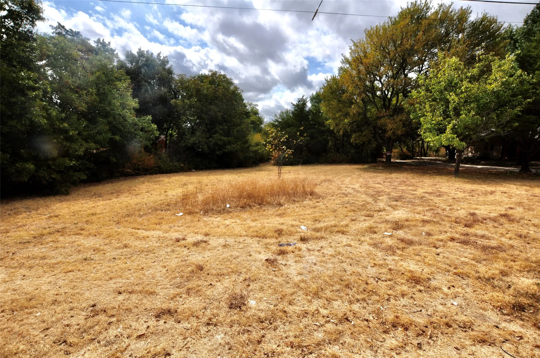 Single Family Residence For Sale in Dallas County , 4324 S Cedar Circle Drive, Dallas, Texas 75237, 3 Bedroom, 1 Bathroom, Garage spaces, 1,272 Sqft, built in 1947, mls#21401100, Real Estate Agent in Dallas, Homes For Sale in Dallas county, Homes For Sale in Dallas, Realtor in Dallas Texas, Real Estate Brokerage Independent Realty Texas, Luminita Cordes Realtor