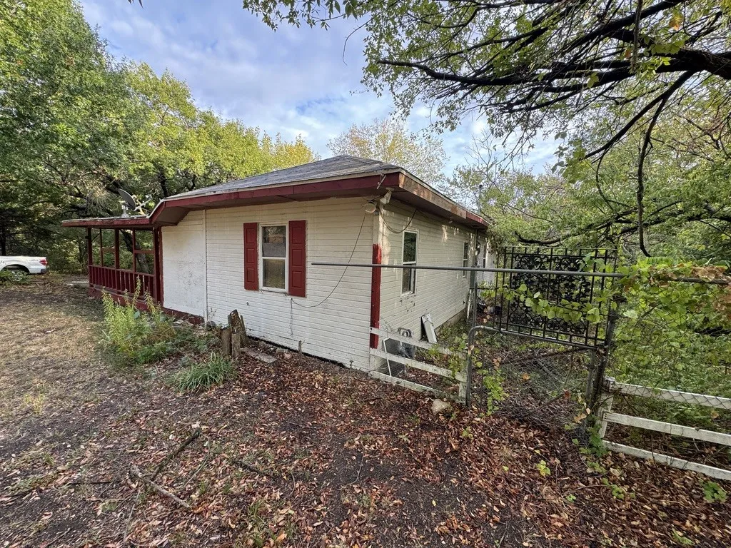 Single Family Residence For Sale in Dallas County , 4324 S Cedar Circle Drive, Dallas, Texas 75237, 3 Bedroom, 1 Bathroom, Garage spaces, 1,272 Sqft, built in 1947, mls#21401100, Real Estate Agent in Dallas, Homes For Sale in Dallas county, Homes For Sale in Dallas, Realtor in Dallas Texas, Real Estate Brokerage Independent Realty Texas, Luminita Cordes Realtor