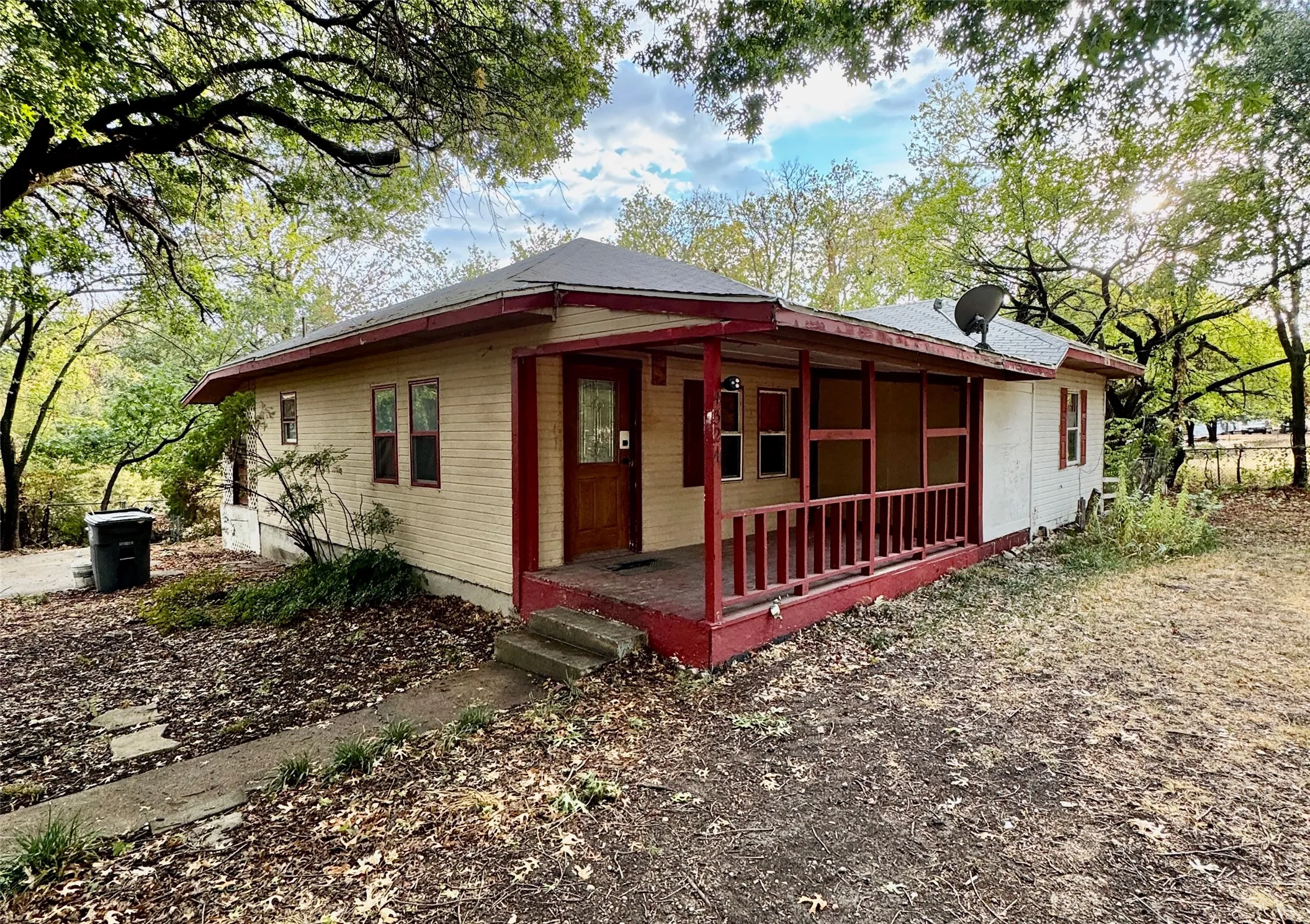 Single Family Residence For Sale in Dallas County , 4324 S Cedar Circle Drive, Dallas, Texas 75237, 3 Bedroom, 1 Bathroom, Garage spaces, 1,272 Sqft, built in 1947, mls#21401100, Real Estate Agent in Dallas, Homes For Sale in Dallas county, Homes For Sale in Dallas, Realtor in Dallas Texas, Real Estate Brokerage Independent Realty Texas, Luminita Cordes Realtor
