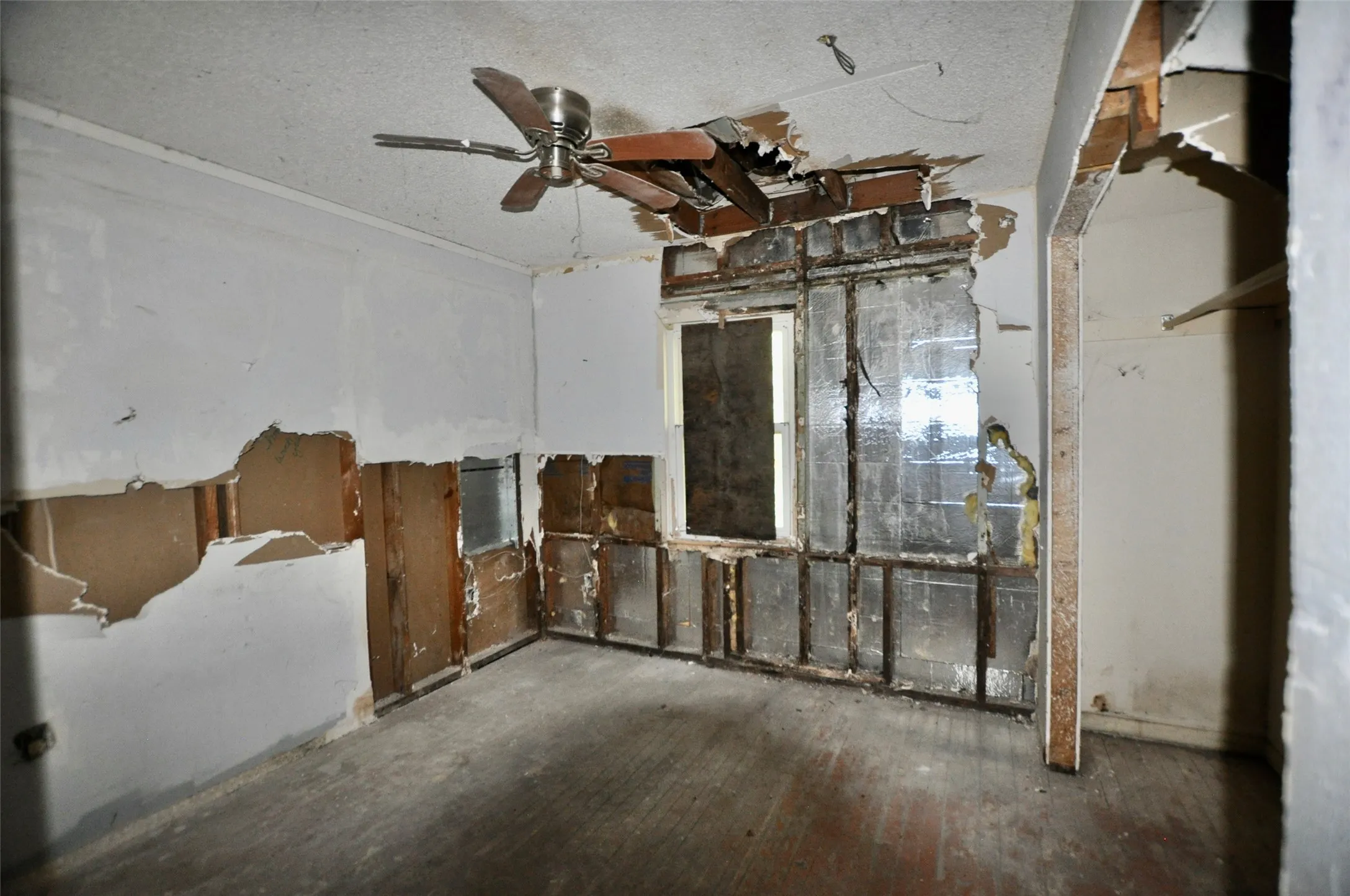 Single Family Residence For Sale in Dallas County , 4324 S Cedar Circle Drive, Dallas, Texas 75237, 3 Bedroom, 1 Bathroom, Garage spaces, 1,272 Sqft, built in 1947, mls#21401100, Real Estate Agent in Dallas, Homes For Sale in Dallas county, Homes For Sale in Dallas, Realtor in Dallas Texas, Real Estate Brokerage Independent Realty Texas, Luminita Cordes Realtor