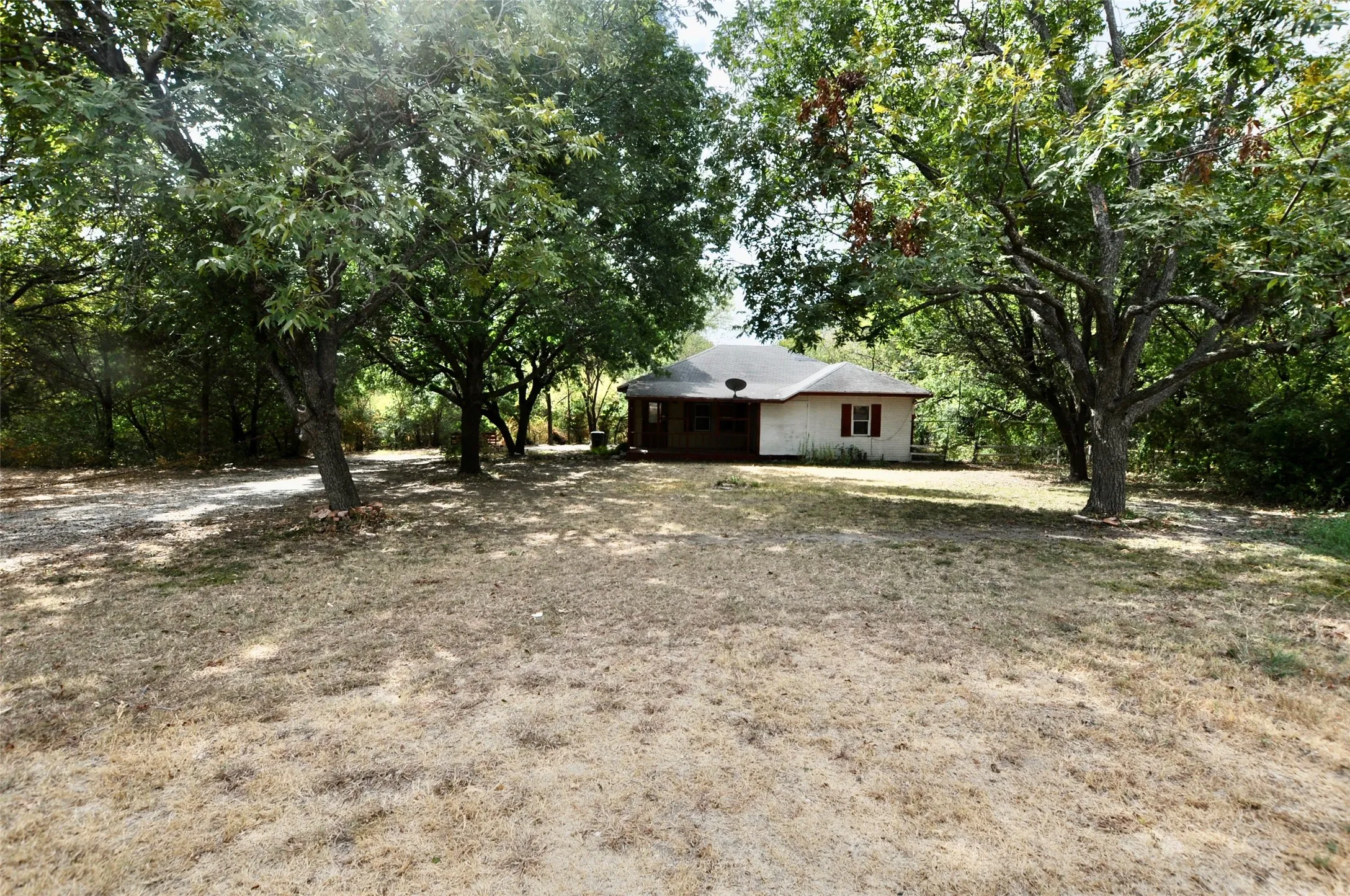 Single Family Residence For Sale in Dallas County , 4324 S Cedar Circle Drive, Dallas, Texas 75237, 3 Bedroom, 1 Bathroom, Garage spaces, 1,272 Sqft, built in 1947, mls#21401100, Real Estate Agent in Dallas, Homes For Sale in Dallas county, Homes For Sale in Dallas, Realtor in Dallas Texas, Real Estate Brokerage Independent Realty Texas, Luminita Cordes Realtor