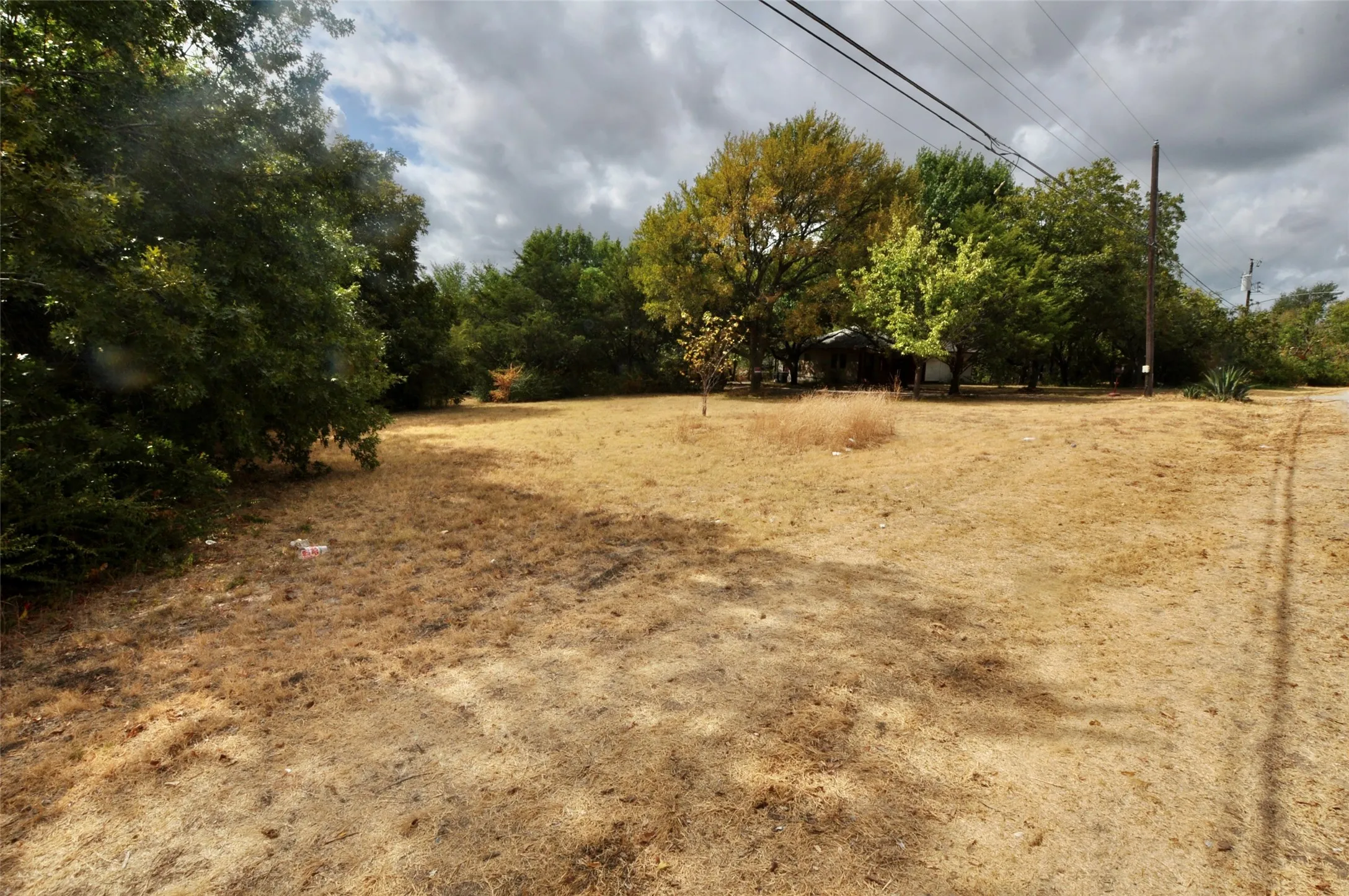 Single Family Residence For Sale in Dallas County , 4324 S Cedar Circle Drive, Dallas, Texas 75237, 3 Bedroom, 1 Bathroom, Garage spaces, 1,272 Sqft, built in 1947, mls#21401100, Real Estate Agent in Dallas, Homes For Sale in Dallas county, Homes For Sale in Dallas, Realtor in Dallas Texas, Real Estate Brokerage Independent Realty Texas, Luminita Cordes Realtor