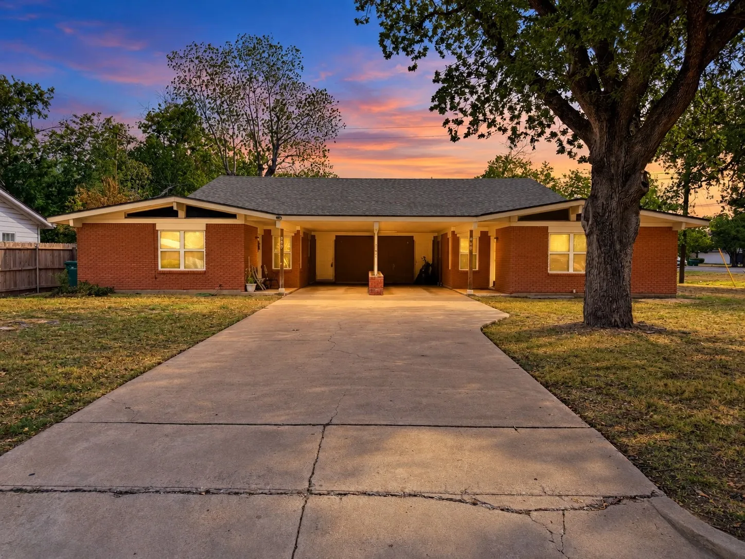 Duplex For Sale in Mc Lennan County , 603 N Rita Street, Lacy Lakeview, Texas 76705, 2 Bedroom, 2 Bathroom, Garage spaces, 0 Sqft, built in 1960, mls#21395928, Real Estate Agent in Lacy Lakeview, Homes For Sale in Mc Lennan county, Homes For Sale in Lacy Lakeview, Realtor in Lacy Lakeview Texas, Real Estate Brokerage Independent Realty Texas, Luminita Cordes Realtor