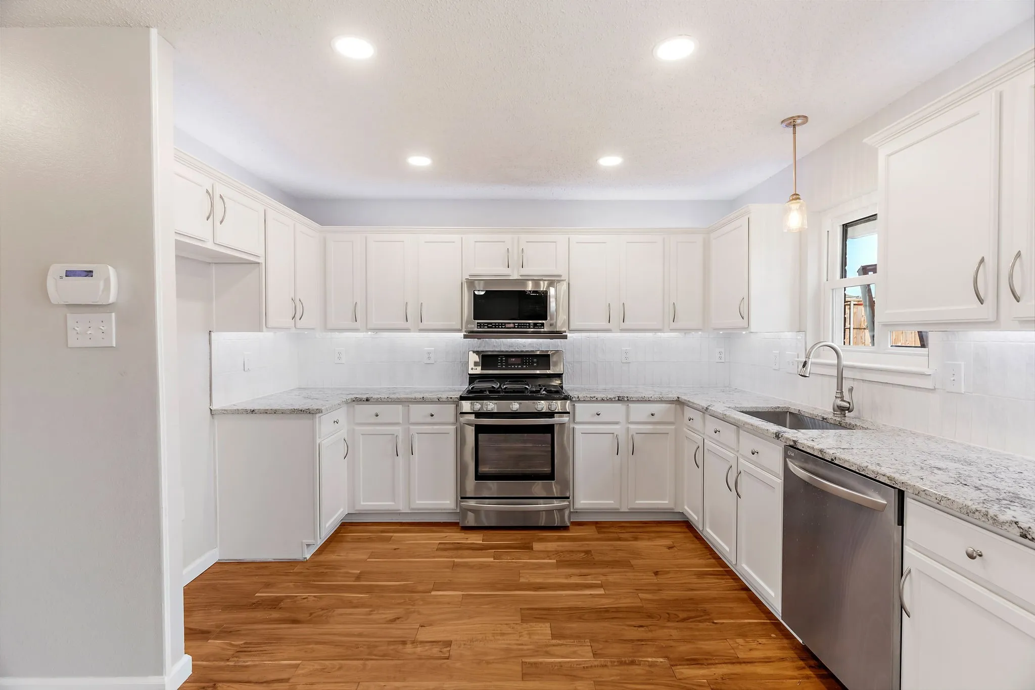 Single Family Residence For Sale in Collin County , 1000 Desperado Drive, Murphy, Texas 75094, 3 Bedroom, 3 Bathroom, 2 Garage spaces, 2,674 Sqft, built in 2001, mls#21400444, Real Estate Agent in Murphy, Homes For Sale in Collin county, Homes For Sale in Murphy, Realtor in Murphy Texas, Real Estate Brokerage Independent Realty Texas, Luminita Cordes Realtor