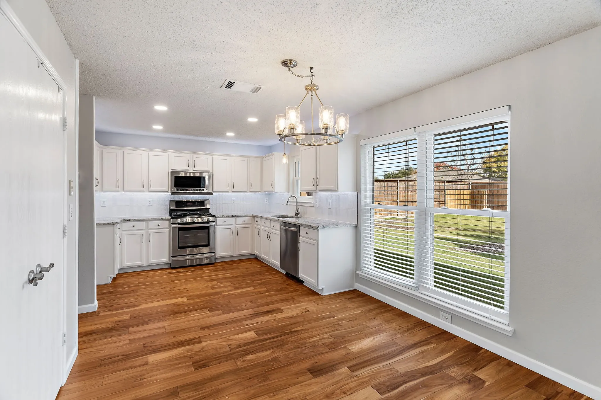 Single Family Residence For Sale in Collin County , 1000 Desperado Drive, Murphy, Texas 75094, 3 Bedroom, 3 Bathroom, 2 Garage spaces, 2,674 Sqft, built in 2001, mls#21400444, Real Estate Agent in Murphy, Homes For Sale in Collin county, Homes For Sale in Murphy, Realtor in Murphy Texas, Real Estate Brokerage Independent Realty Texas, Luminita Cordes Realtor