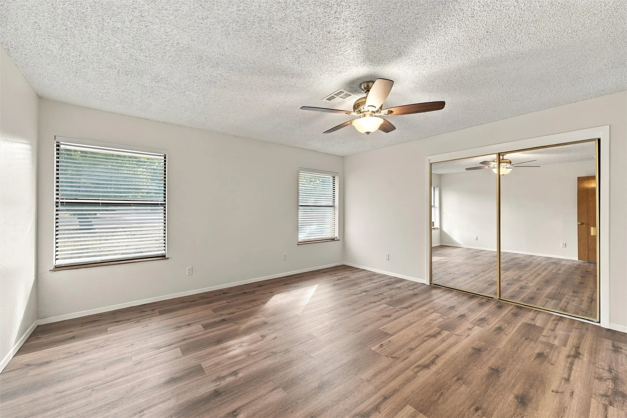 Single Family Residence For Sale in Hill County , 167 Tall Timber Trail, Whitney, Texas 76692, 2 Bedroom, 2 Bathroom, 1 Garage spaces, 1,500 Sqft, built in 1984, mls#21401375, Real Estate Agent in Whitney, Homes For Sale in Hill county, Homes For Sale in Whitney, Realtor in Whitney Texas, Real Estate Brokerage Independent Realty Texas, Luminita Cordes Realtor
