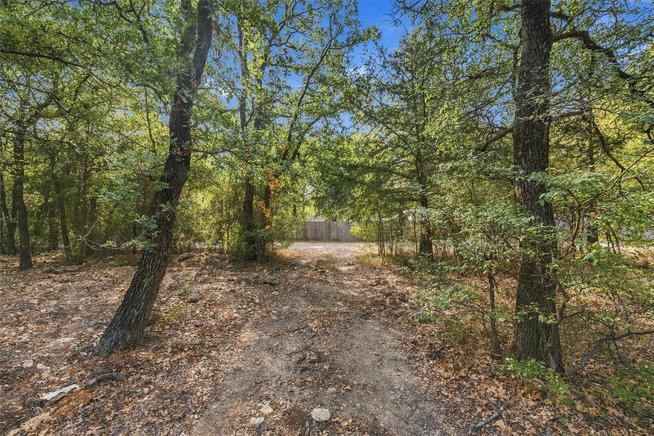 Single Family Residence For Sale in Hill County , 167 Tall Timber Trail, Whitney, Texas 76692, 2 Bedroom, 2 Bathroom, 1 Garage spaces, 1,500 Sqft, built in 1984, mls#21401375, Real Estate Agent in Whitney, Homes For Sale in Hill county, Homes For Sale in Whitney, Realtor in Whitney Texas, Real Estate Brokerage Independent Realty Texas, Luminita Cordes Realtor