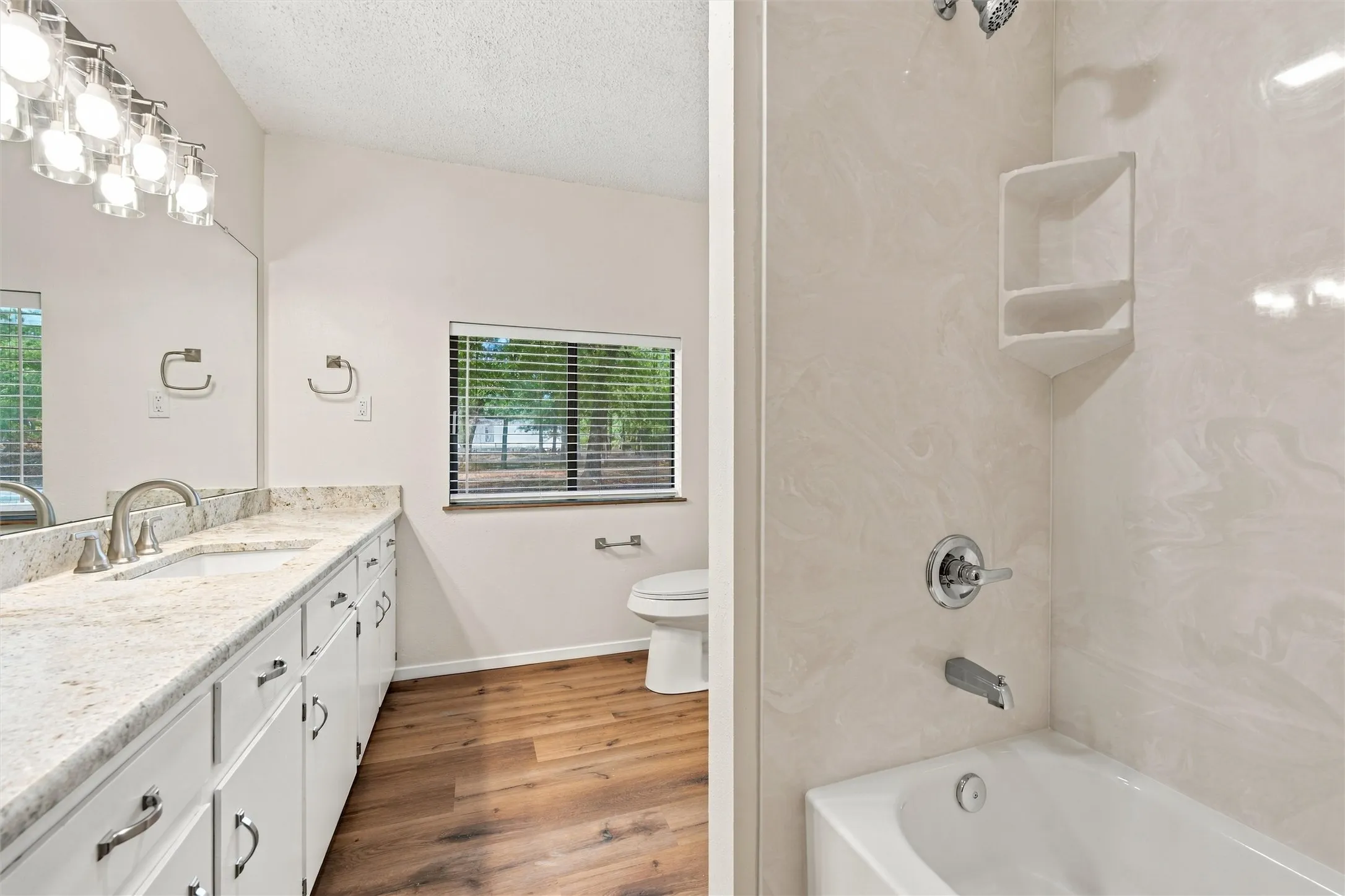 Single Family Residence For Sale in Hill County , 167 Tall Timber Trail, Whitney, Texas 76692, 2 Bedroom, 2 Bathroom, 1 Garage spaces, 1,500 Sqft, built in 1984, mls#21401375, Real Estate Agent in Whitney, Homes For Sale in Hill county, Homes For Sale in Whitney, Realtor in Whitney Texas, Real Estate Brokerage Independent Realty Texas, Luminita Cordes Realtor
