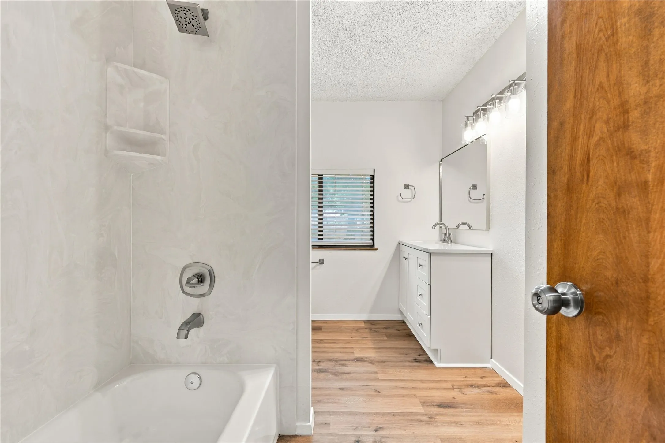 Single Family Residence For Sale in Hill County , 167 Tall Timber Trail, Whitney, Texas 76692, 2 Bedroom, 2 Bathroom, 1 Garage spaces, 1,500 Sqft, built in 1984, mls#21401375, Real Estate Agent in Whitney, Homes For Sale in Hill county, Homes For Sale in Whitney, Realtor in Whitney Texas, Real Estate Brokerage Independent Realty Texas, Luminita Cordes Realtor