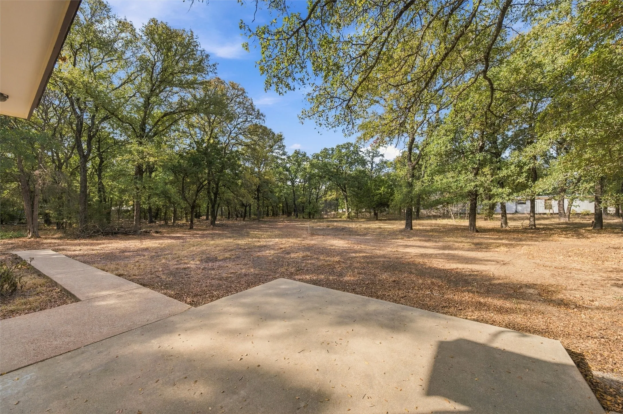 Single Family Residence For Sale in Hill County , 167 Tall Timber Trail, Whitney, Texas 76692, 2 Bedroom, 2 Bathroom, 1 Garage spaces, 1,500 Sqft, built in 1984, mls#21401375, Real Estate Agent in Whitney, Homes For Sale in Hill county, Homes For Sale in Whitney, Realtor in Whitney Texas, Real Estate Brokerage Independent Realty Texas, Luminita Cordes Realtor