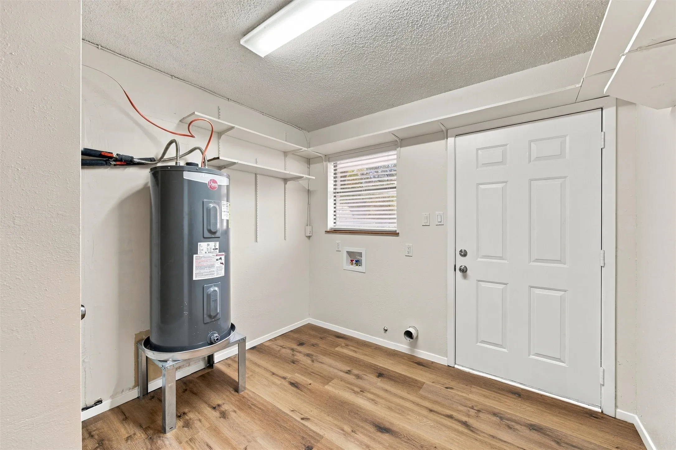 Single Family Residence For Sale in Hill County , 167 Tall Timber Trail, Whitney, Texas 76692, 2 Bedroom, 2 Bathroom, 1 Garage spaces, 1,500 Sqft, built in 1984, mls#21401375, Real Estate Agent in Whitney, Homes For Sale in Hill county, Homes For Sale in Whitney, Realtor in Whitney Texas, Real Estate Brokerage Independent Realty Texas, Luminita Cordes Realtor