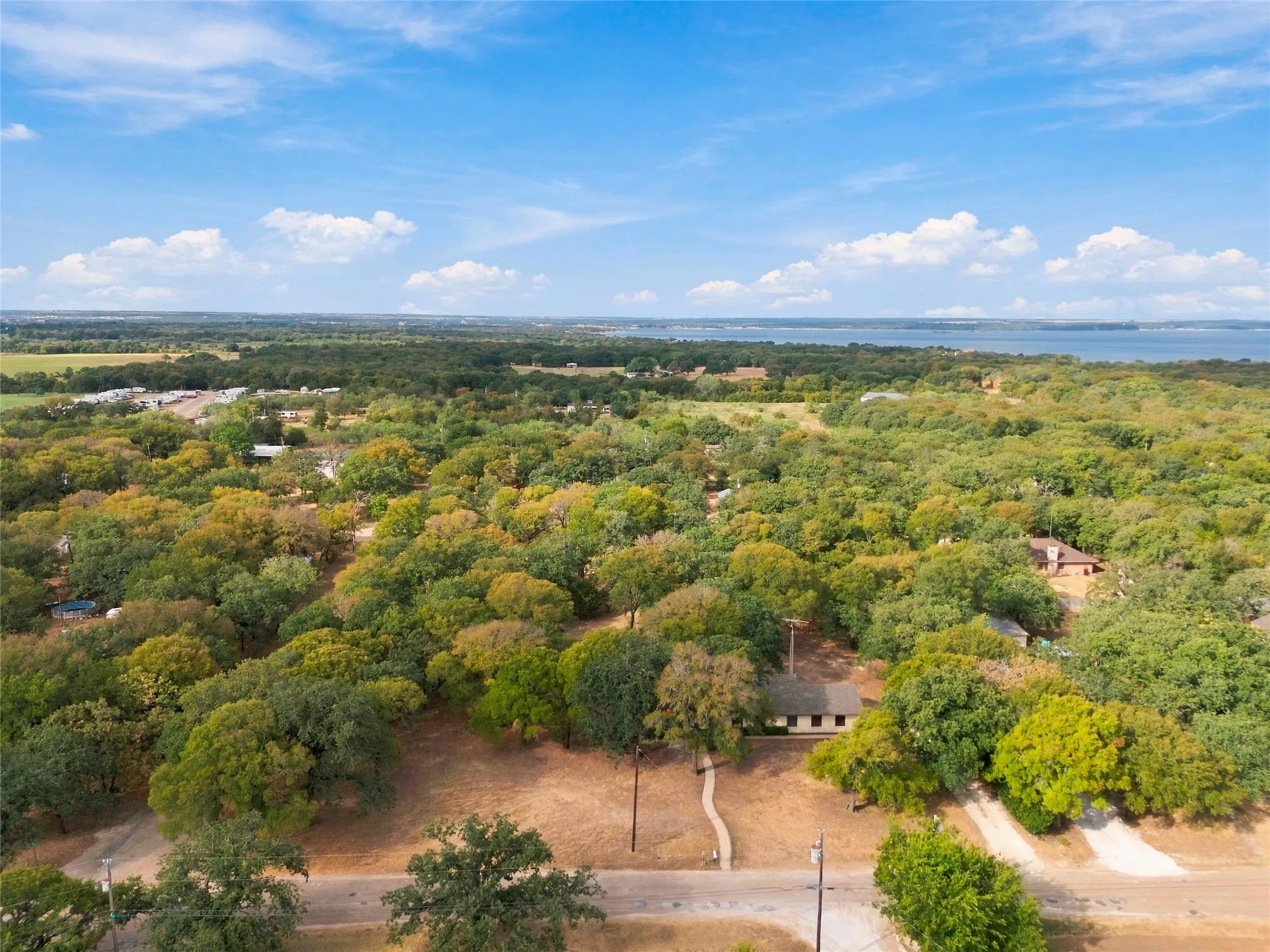 Single Family Residence For Sale in Hill County , 167 Tall Timber Trail, Whitney, Texas 76692, 2 Bedroom, 2 Bathroom, 1 Garage spaces, 1,500 Sqft, built in 1984, mls#21401375, Real Estate Agent in Whitney, Homes For Sale in Hill county, Homes For Sale in Whitney, Realtor in Whitney Texas, Real Estate Brokerage Independent Realty Texas, Luminita Cordes Realtor