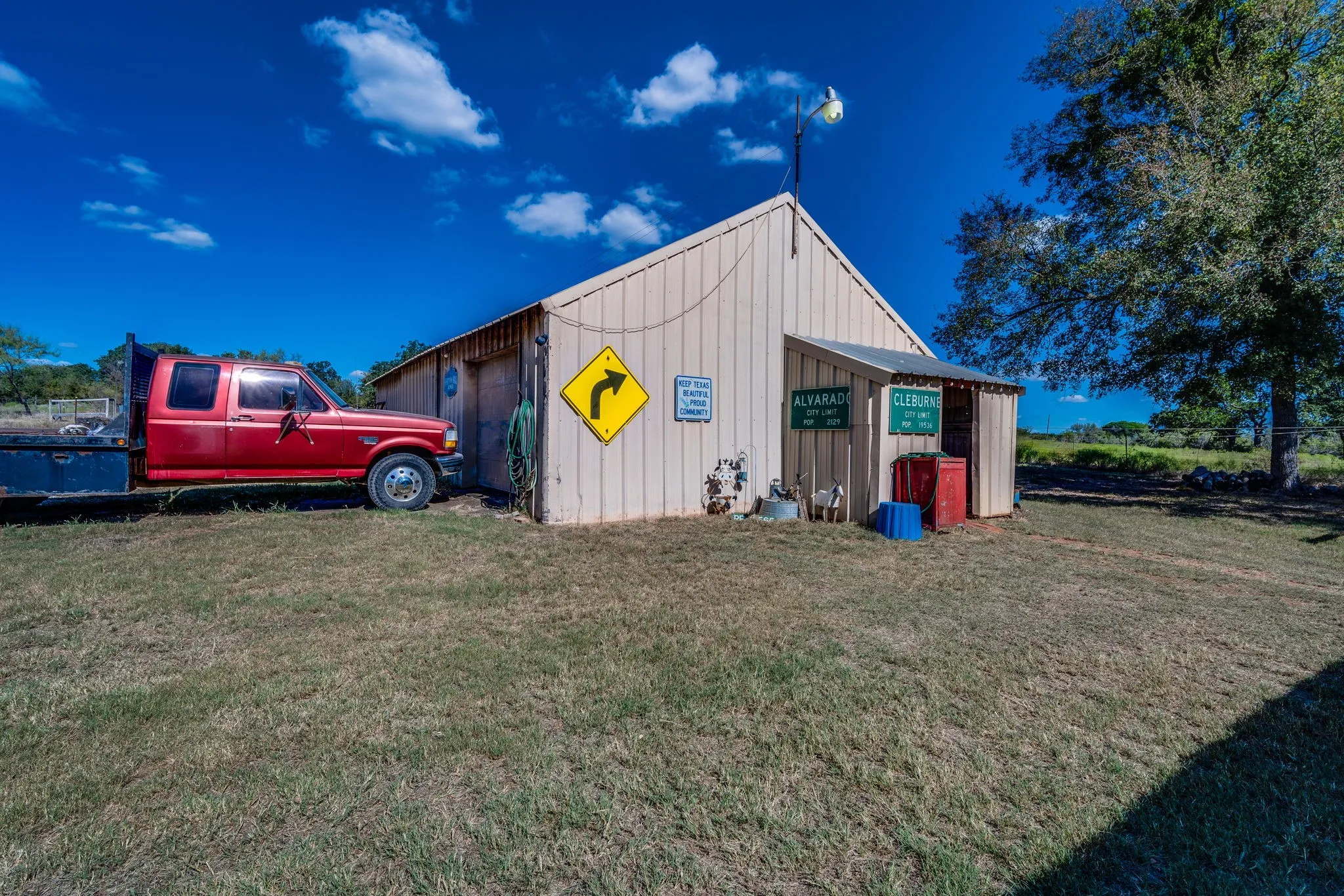 Single Family Residence For Sale in Hill County , 613 Hcr 1305, Hillsboro, Texas 76645, 2 Bedroom, 2 Bathroom, Garage spaces, 1,420 Sqft, built in 0, mls#21394705, Real Estate Agent in Hillsboro, Homes For Sale in Hill county, Homes For Sale in Hillsboro, Realtor in Hillsboro Texas, Real Estate Brokerage Independent Realty Texas, Luminita Cordes Realtor