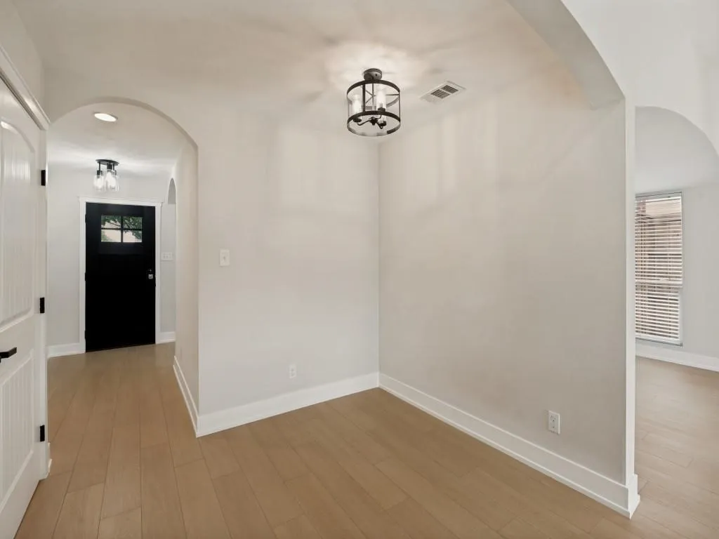 Single Family Residence For Sale in Denton County , 4433 Larner Street, The Colony, Texas 75056, 3 Bedroom, 2 Bathroom, 2 Garage spaces, 1,748 Sqft, built in 1983, mls#21401537, Real Estate Agent in The Colony, Homes For Sale in Denton county, Homes For Sale in The Colony, Realtor in The Colony Texas, Real Estate Brokerage Independent Realty Texas, Luminita Cordes Realtor