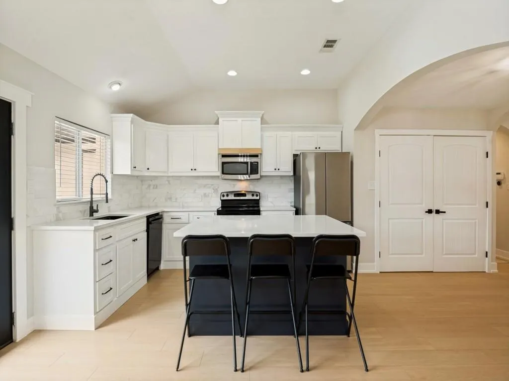 Single Family Residence For Sale in Denton County , 4433 Larner Street, The Colony, Texas 75056, 3 Bedroom, 2 Bathroom, 2 Garage spaces, 1,748 Sqft, built in 1983, mls#21401537, Real Estate Agent in The Colony, Homes For Sale in Denton county, Homes For Sale in The Colony, Realtor in The Colony Texas, Real Estate Brokerage Independent Realty Texas, Luminita Cordes Realtor