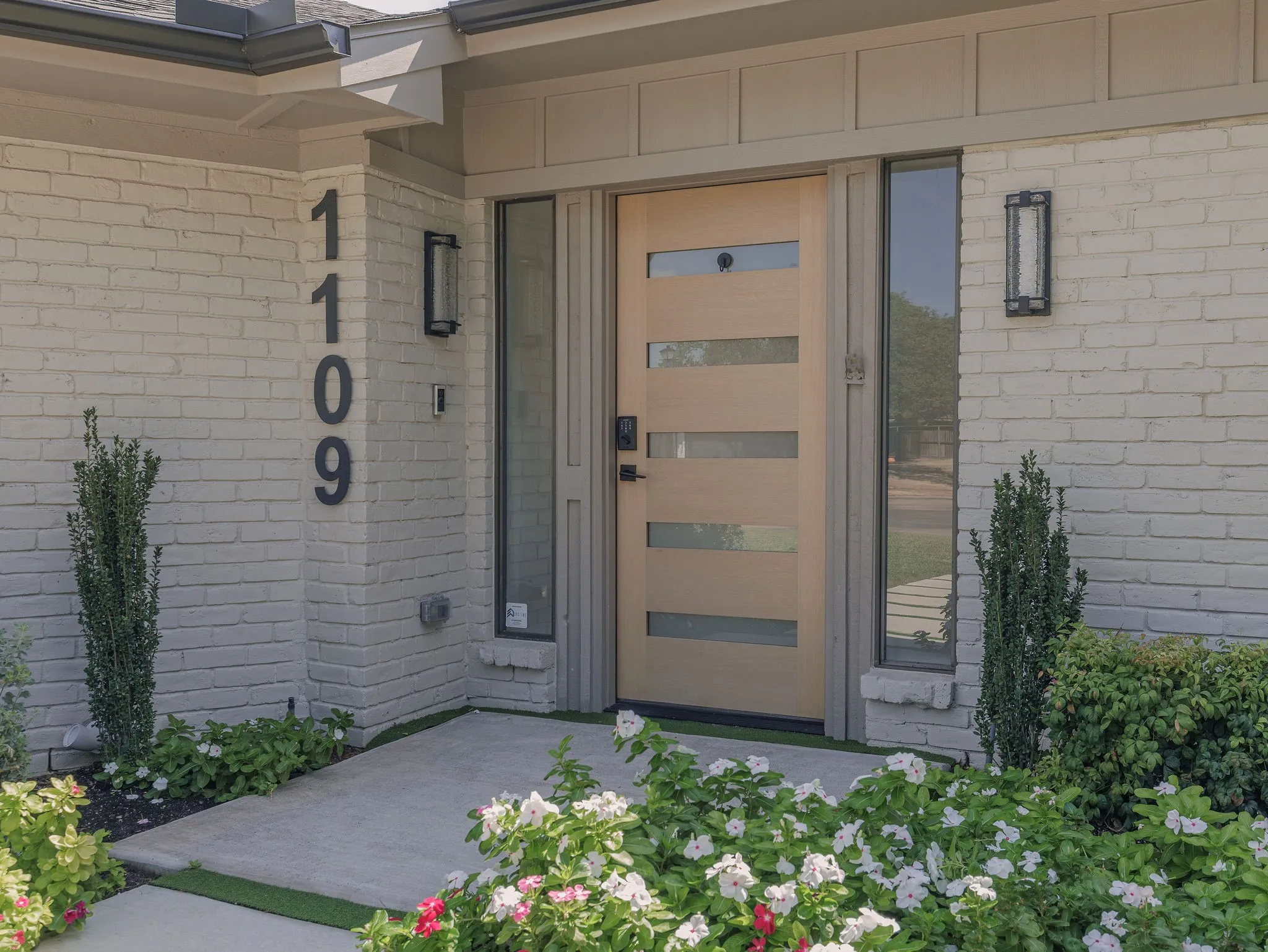 Single Family Residence For Sale in Collin County , 1109 Mill Springs, Richardson, Texas 75080, 3 Bedroom, 3 Bathroom, 3 Garage spaces, 2,333 Sqft, built in 1978, mls#21400610, Real Estate Agent in Richardson, Homes For Sale in Collin county, Homes For Sale in Richardson, Realtor in Richardson Texas, Real Estate Brokerage Independent Realty Texas, Luminita Cordes Realtor