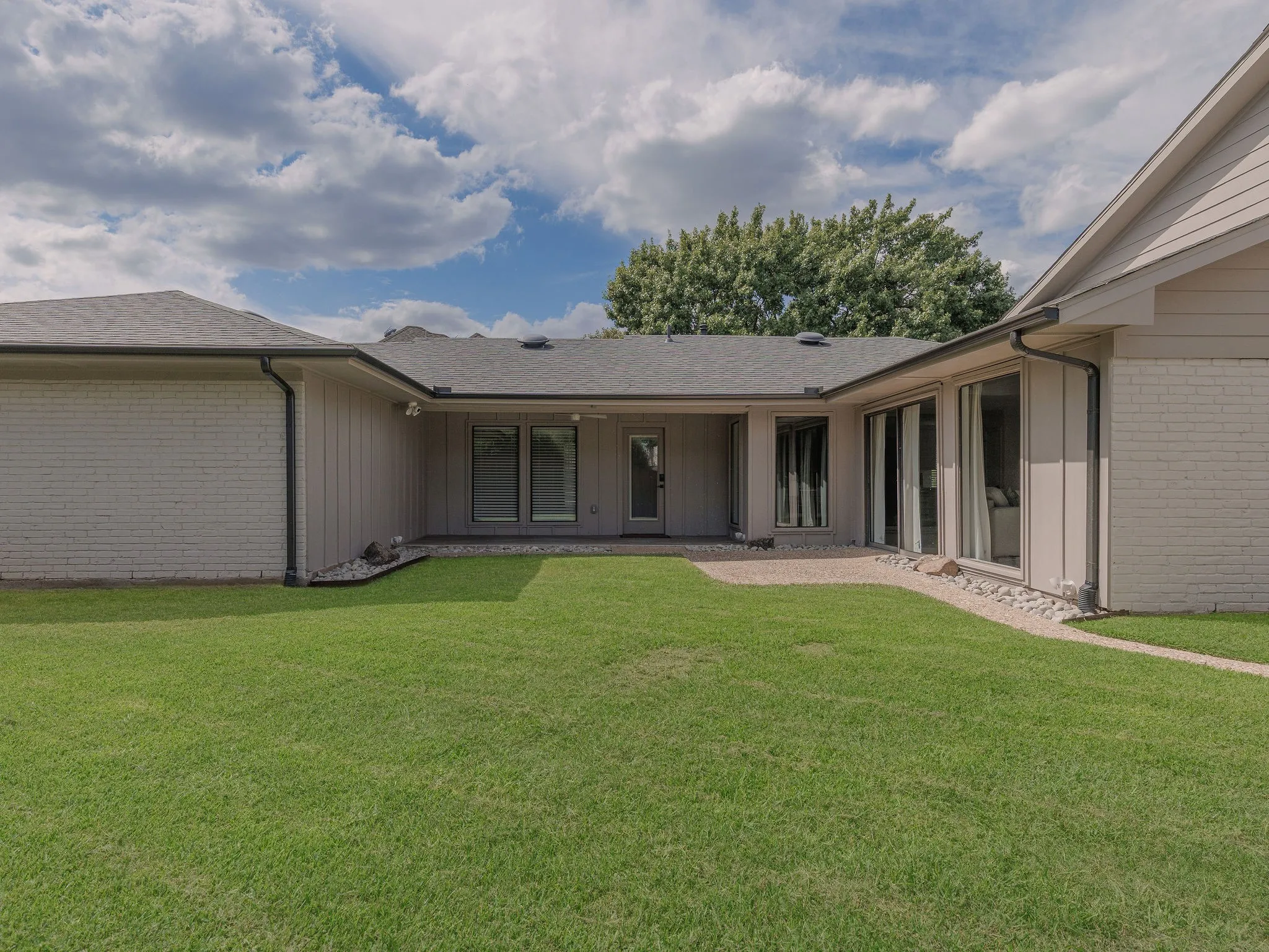 Single Family Residence For Sale in Collin County , 1109 Mill Springs, Richardson, Texas 75080, 3 Bedroom, 3 Bathroom, 3 Garage spaces, 2,333 Sqft, built in 1978, mls#21400610, Real Estate Agent in Richardson, Homes For Sale in Collin county, Homes For Sale in Richardson, Realtor in Richardson Texas, Real Estate Brokerage Independent Realty Texas, Luminita Cordes Realtor
