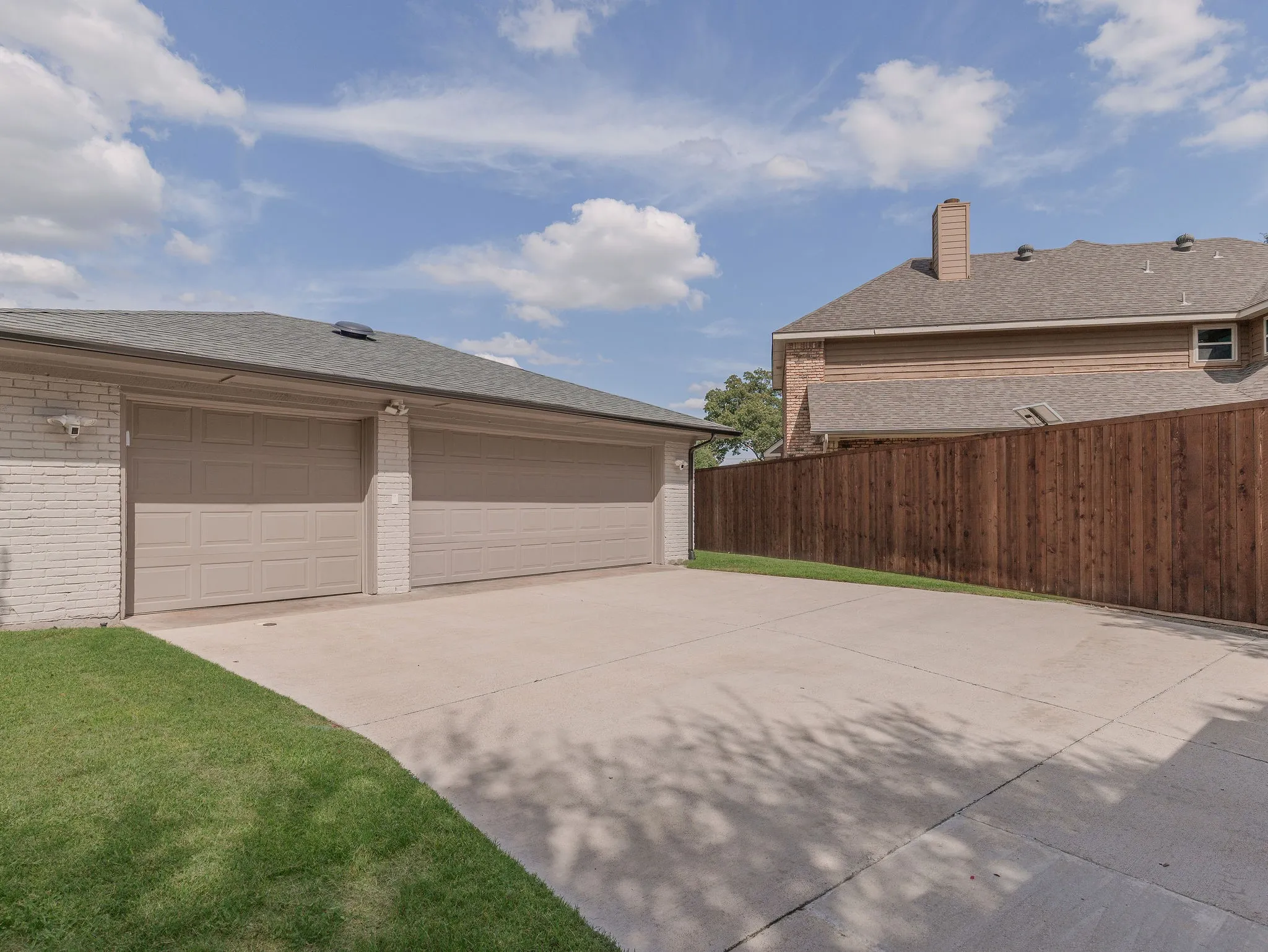 Single Family Residence For Sale in Collin County , 1109 Mill Springs, Richardson, Texas 75080, 3 Bedroom, 3 Bathroom, 3 Garage spaces, 2,333 Sqft, built in 1978, mls#21400610, Real Estate Agent in Richardson, Homes For Sale in Collin county, Homes For Sale in Richardson, Realtor in Richardson Texas, Real Estate Brokerage Independent Realty Texas, Luminita Cordes Realtor