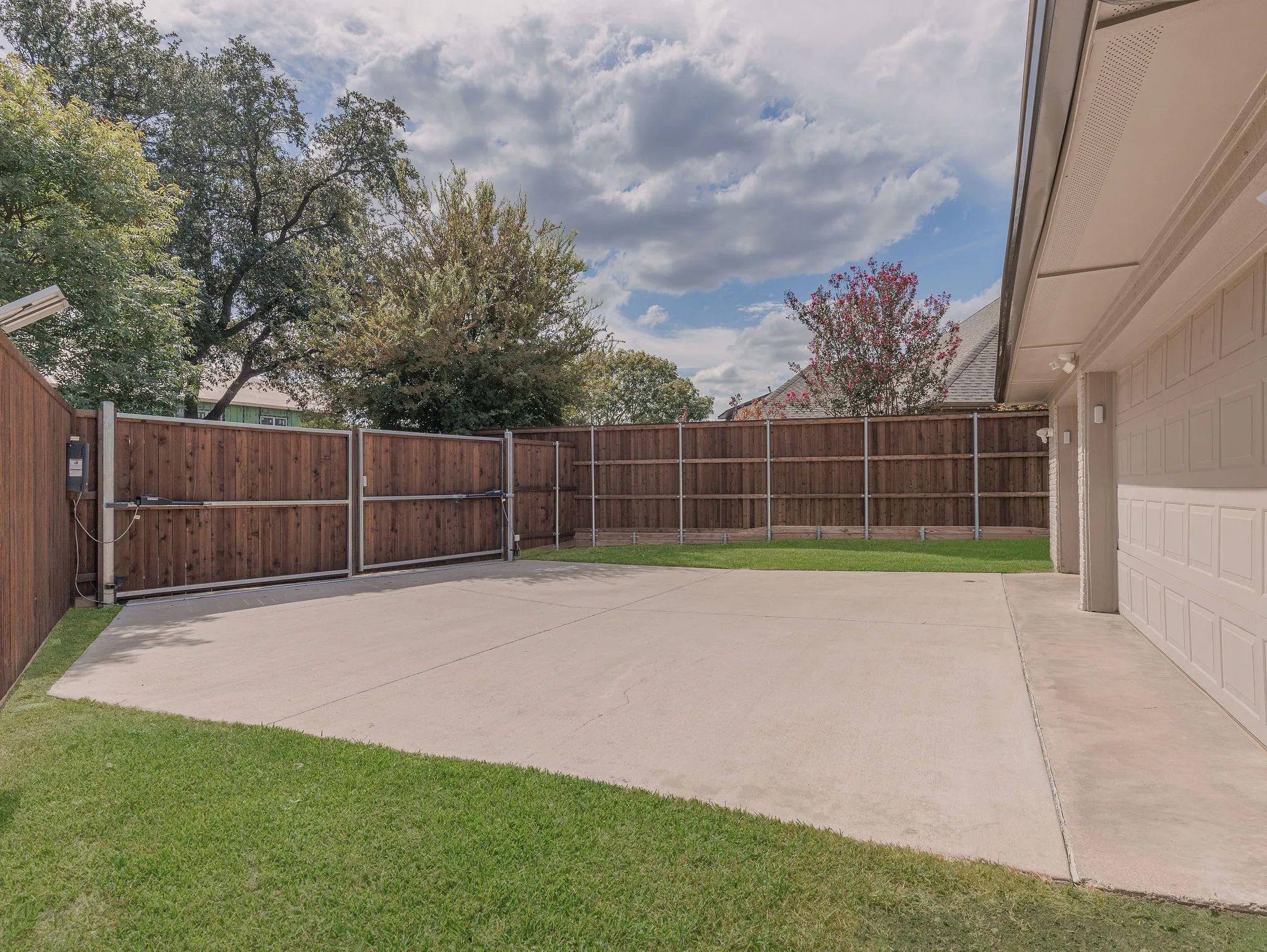 Single Family Residence For Sale in Collin County , 1109 Mill Springs, Richardson, Texas 75080, 3 Bedroom, 3 Bathroom, 3 Garage spaces, 2,333 Sqft, built in 1978, mls#21400610, Real Estate Agent in Richardson, Homes For Sale in Collin county, Homes For Sale in Richardson, Realtor in Richardson Texas, Real Estate Brokerage Independent Realty Texas, Luminita Cordes Realtor