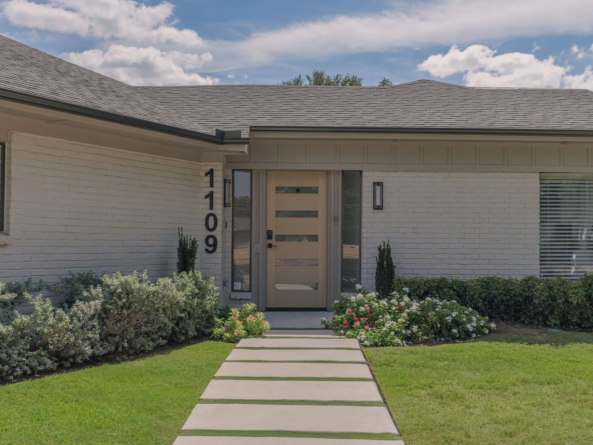 Single Family Residence For Sale in Collin County , 1109 Mill Springs, Richardson, Texas 75080, 3 Bedroom, 3 Bathroom, 3 Garage spaces, 2,333 Sqft, built in 1978, mls#21400610, Real Estate Agent in Richardson, Homes For Sale in Collin county, Homes For Sale in Richardson, Realtor in Richardson Texas, Real Estate Brokerage Independent Realty Texas, Luminita Cordes Realtor