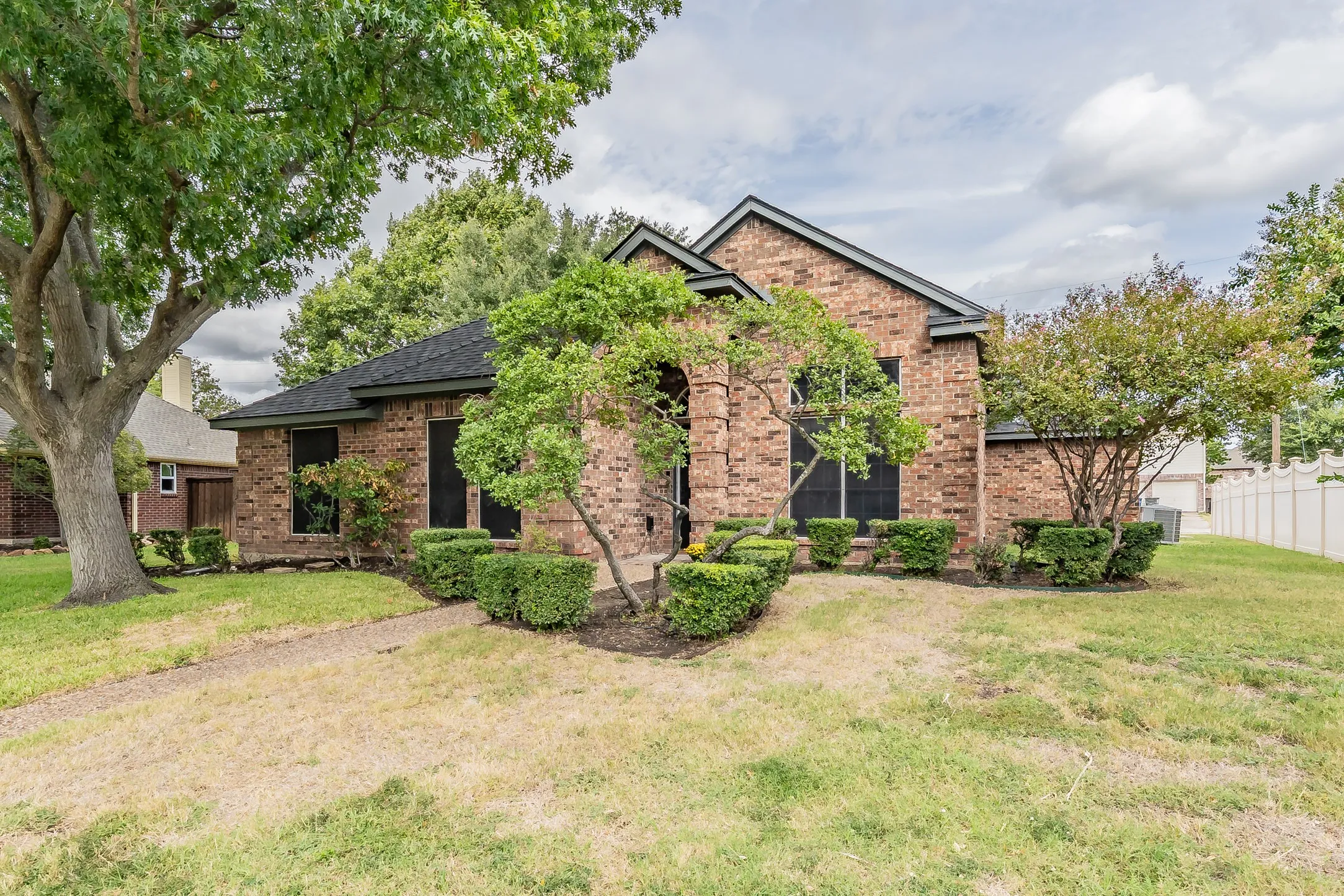 Single Family Residence For Sale in Collin County , 1504 Schooner Bay Drive, Wylie, Texas 75098, 3 Bedroom, 2 Bathroom, 2 Garage spaces, 1,301 Sqft, built in 1988, mls#21401333, Real Estate Agent in Wylie, Homes For Sale in Collin county, Homes For Sale in Wylie, Realtor in Wylie Texas, Real Estate Brokerage Independent Realty Texas, Luminita Cordes Realtor